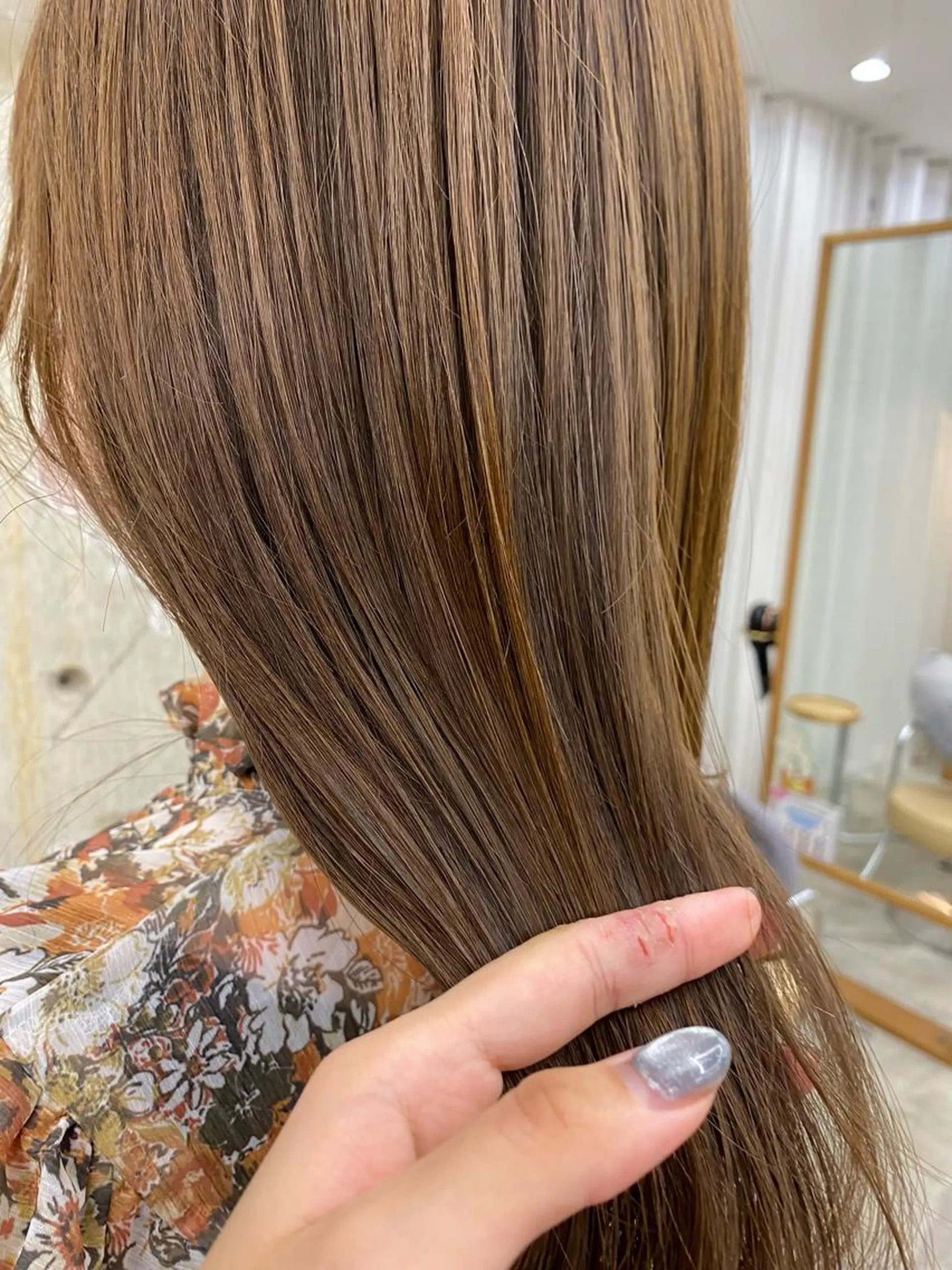 セミロング カラー 髪質改善 KVELL ユナのヘアスタイル