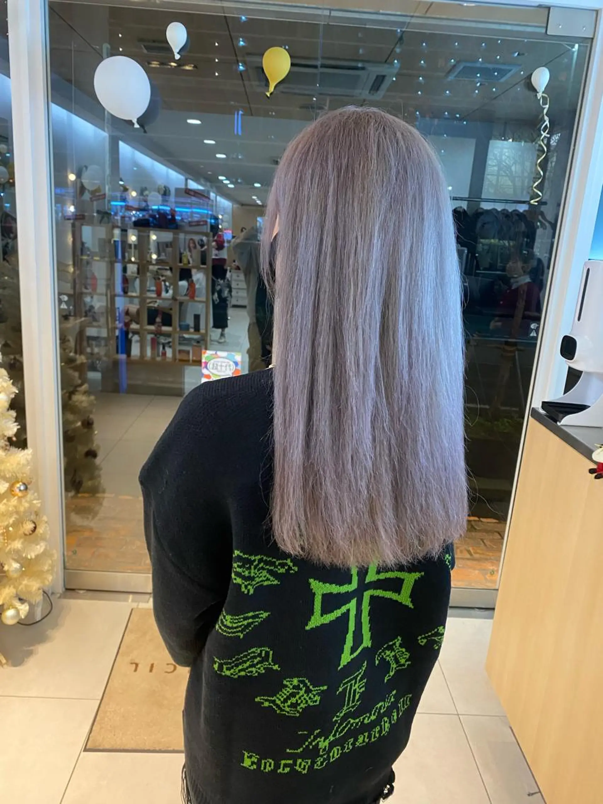 ロング 🍀透明感抜群🍀/ ハイトーンカラーのヘアスタイル