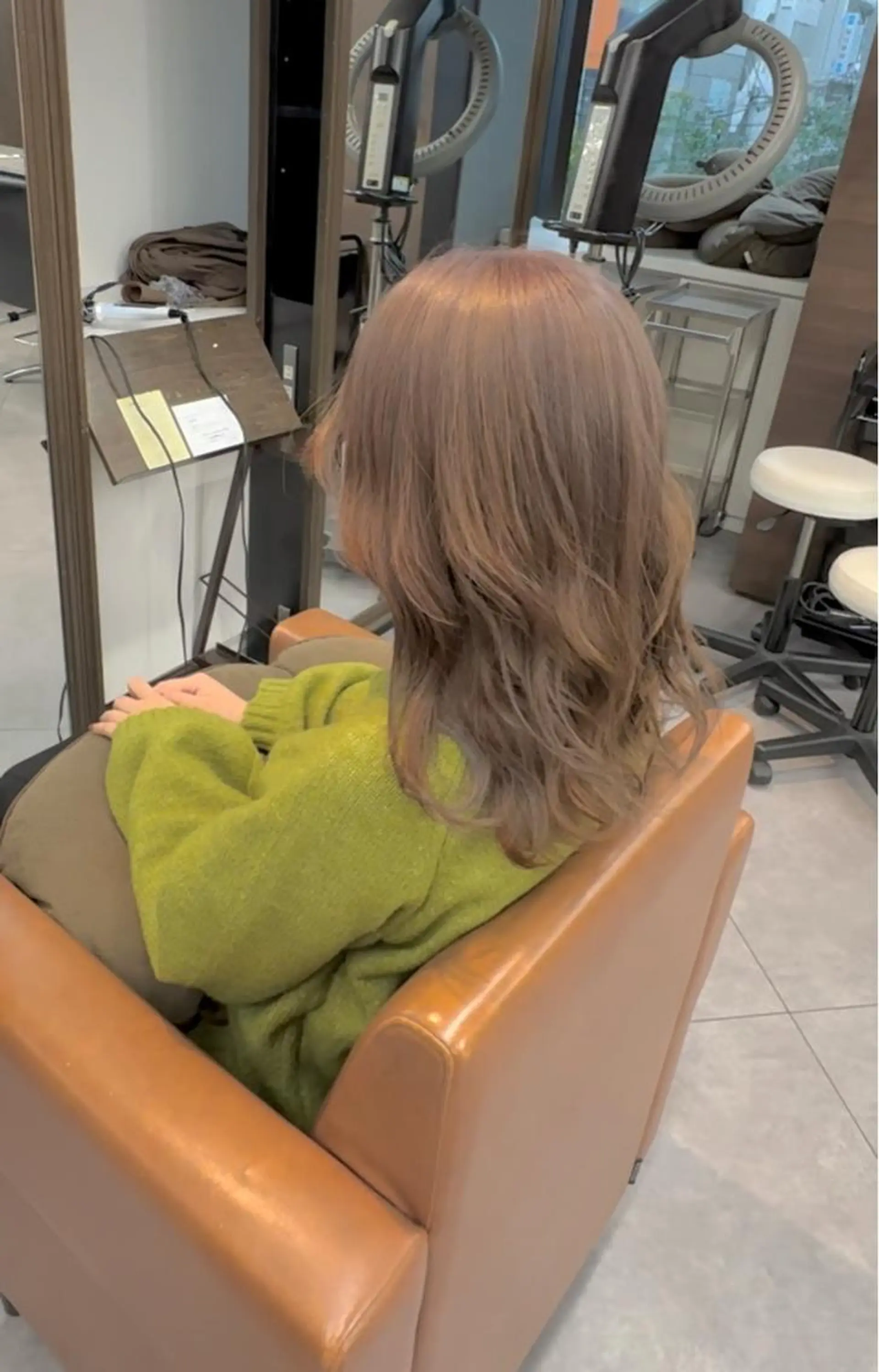 ロング カラー パーマ ヘアアレンジ ウルフとハイトーン みっちー✂️のヘアスタイル