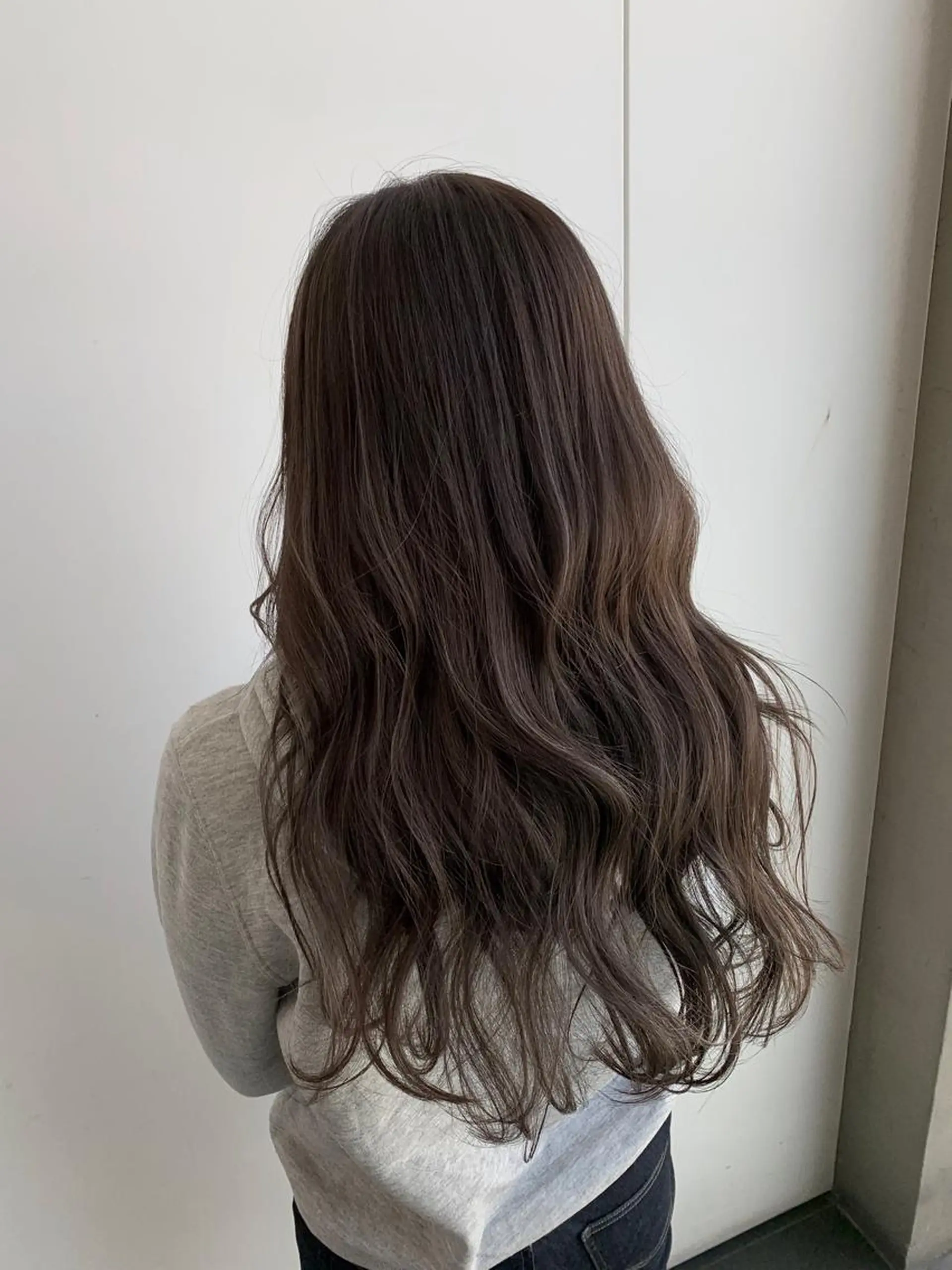 セミロング カラー 透明感カラー グレージュ ハイライトカラー ハイライト Remore所属・中塚 義人のヘアスタイル