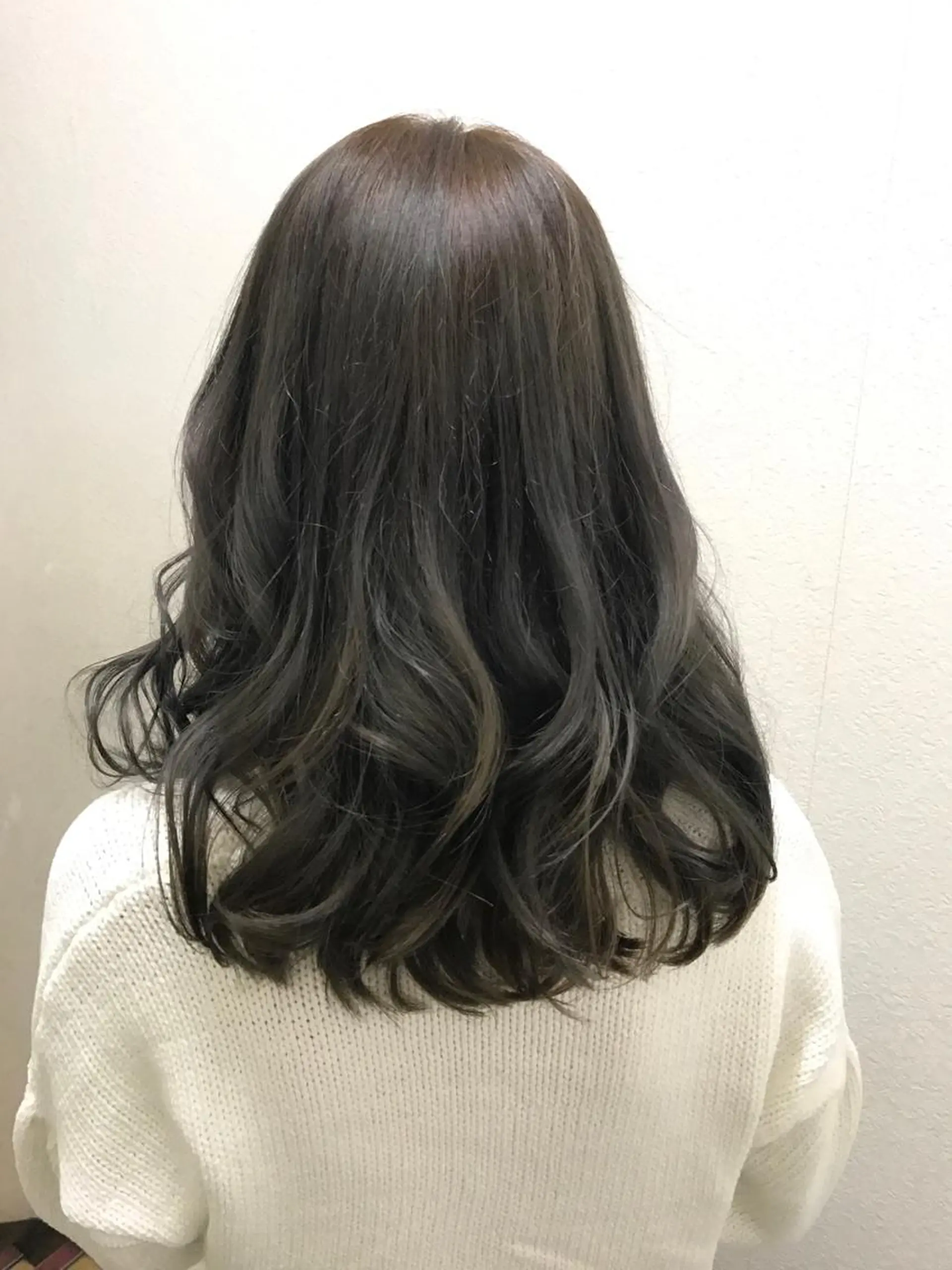 ミディアム カラー shi hoのヘアスタイル