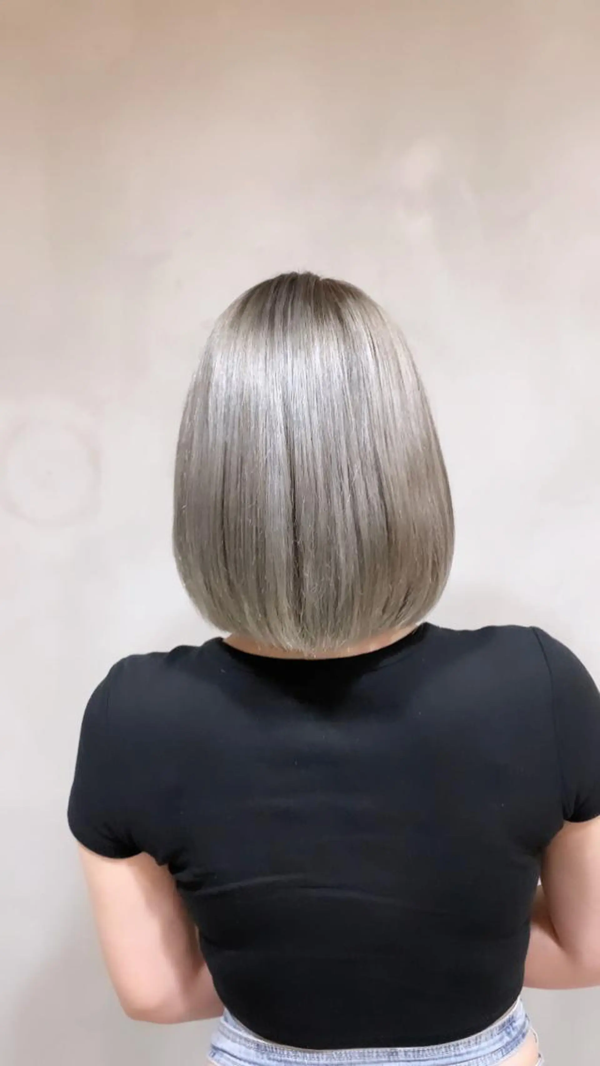 ショート カラー リサ tonieのヘアスタイル