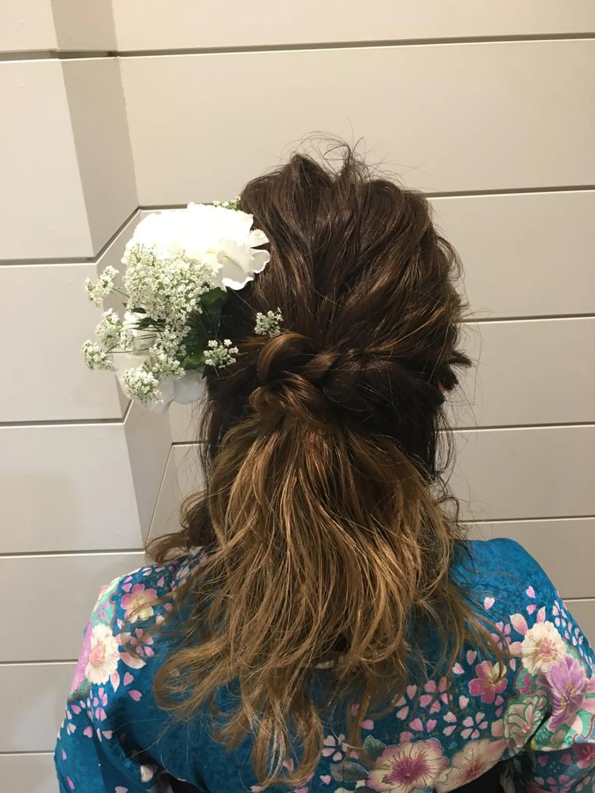 セミロング ヘアアレンジ 鍵山 千秋のヘアスタイル