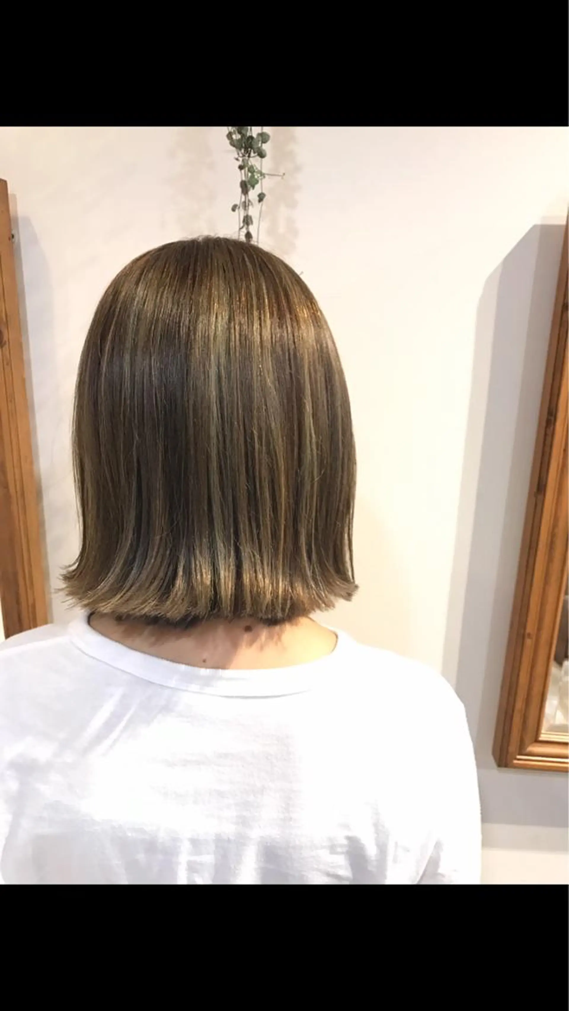 ミディアム ハイライト 外ハネヘア カット ヘアカラー 土矢 靖晃のヘアスタイル