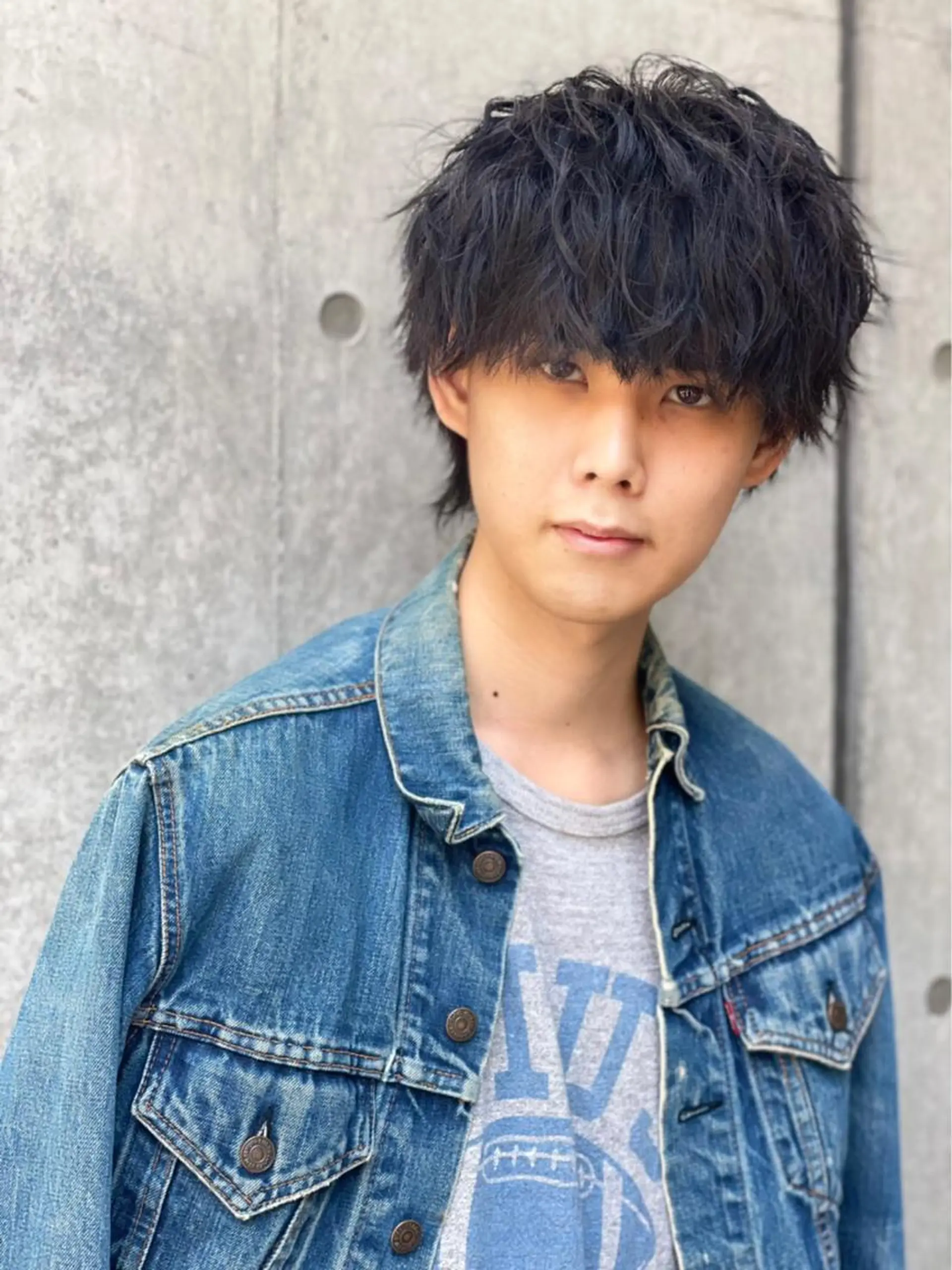 ショート カラー パーマ メンズ メンズブリーチ コンマヘア フェードカット メンズハイライト カルマパーマ ☀️Luana☀️ 公式/大通のヘアスタイル