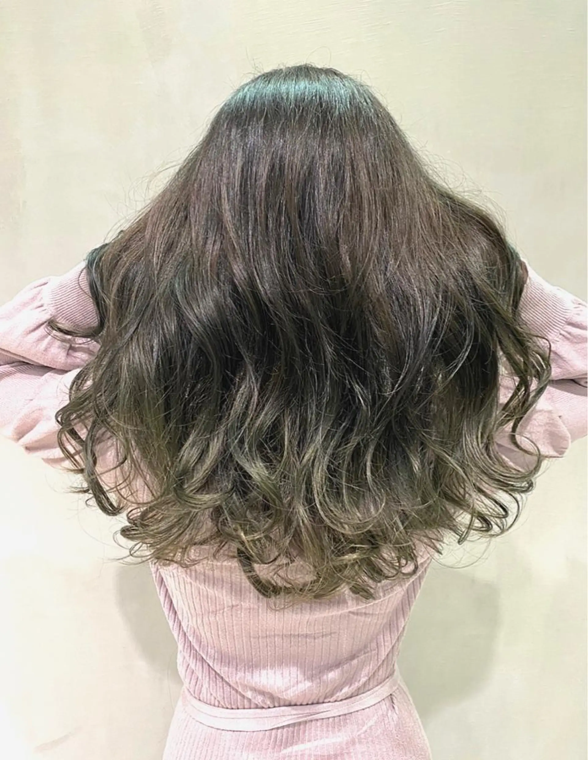 カラー グラデーションカラー MUK ムクのヘアスタイル