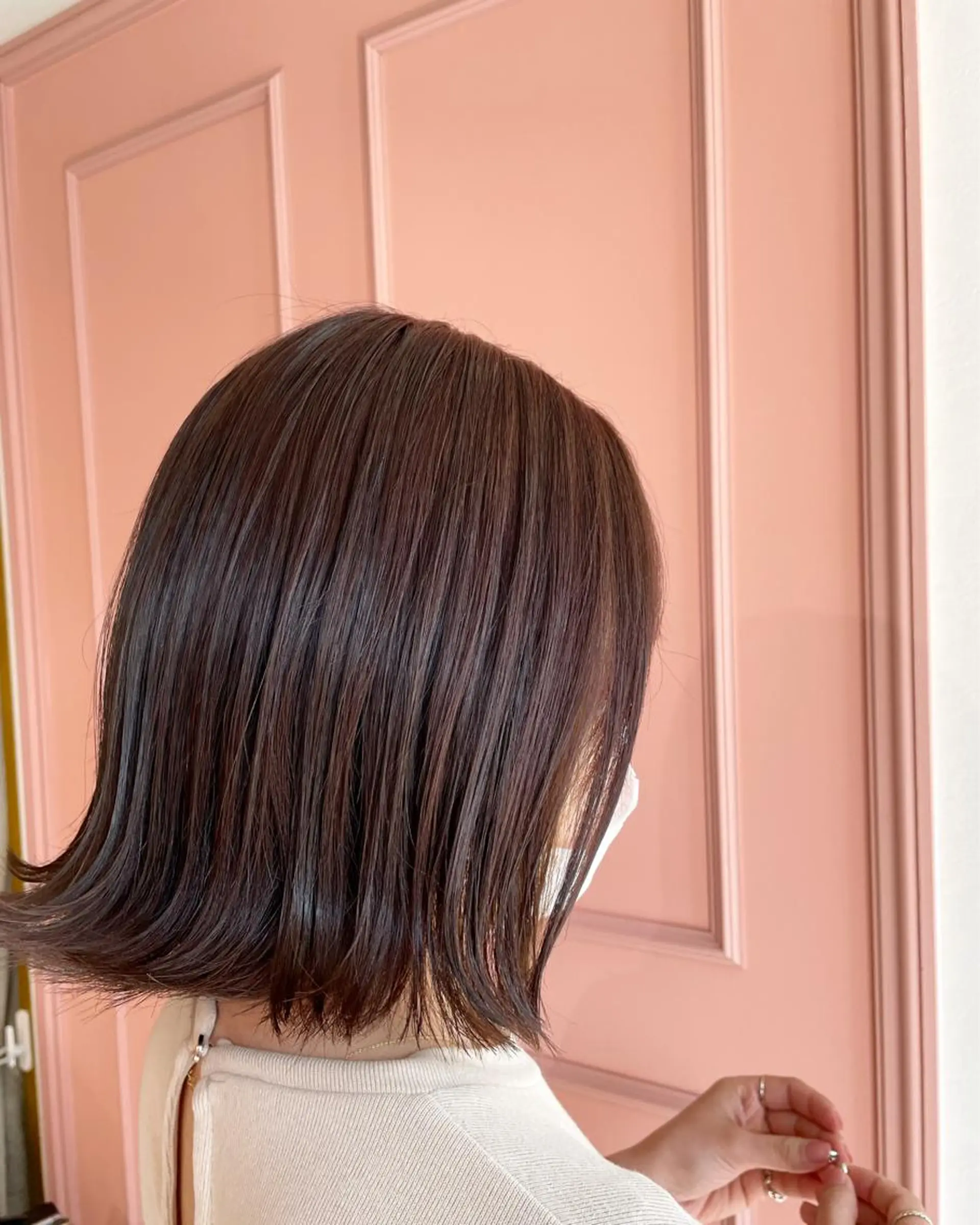 ショート カラー 切りっぱなしボブ ブラウンカラー パープルカラー パープルブラウン ボブ カット 和田 真依のヘアスタイル