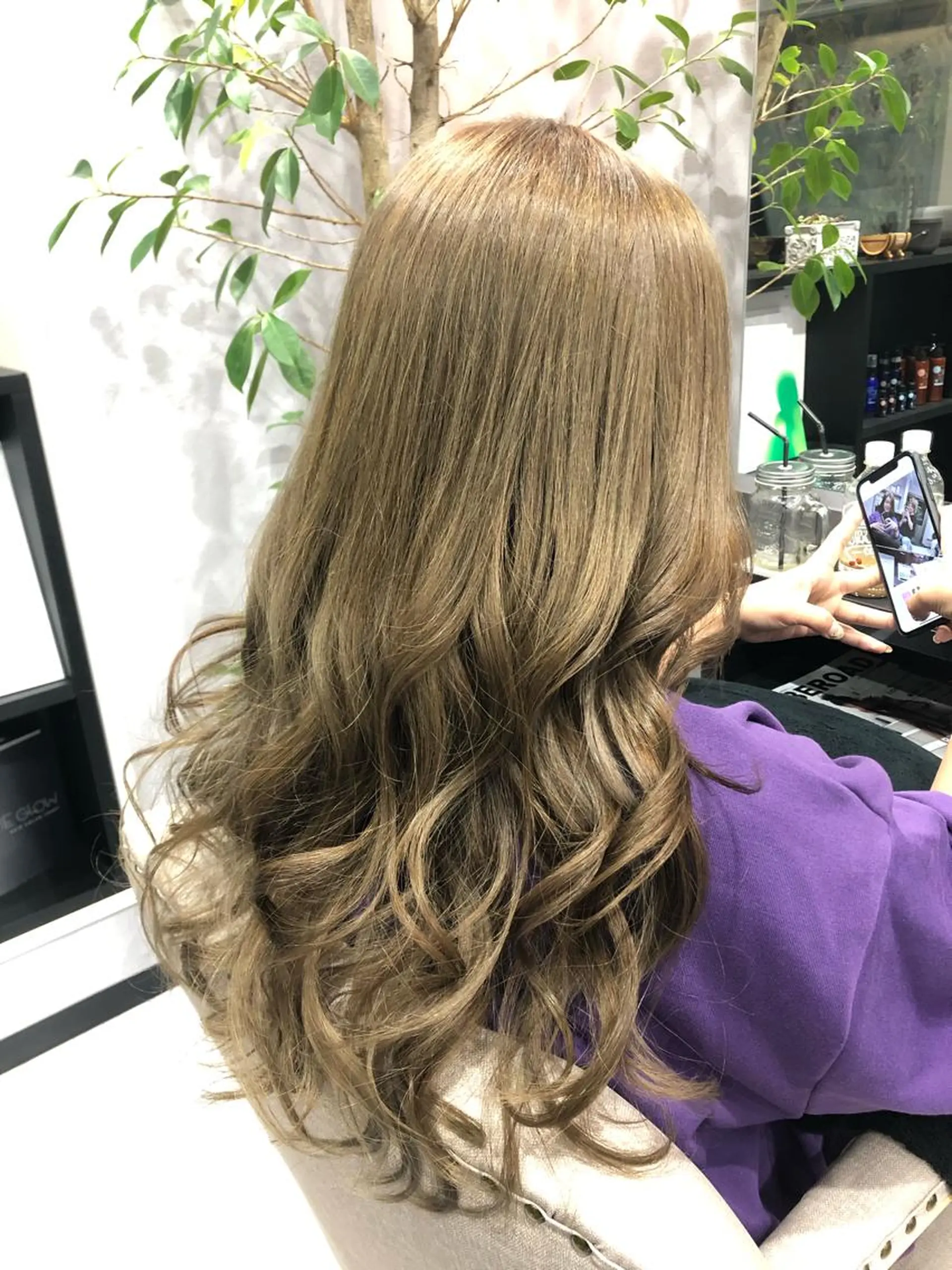 ロング カラー ヘアカラー FAVORE 【ファヴォーレ】のヘアスタイル