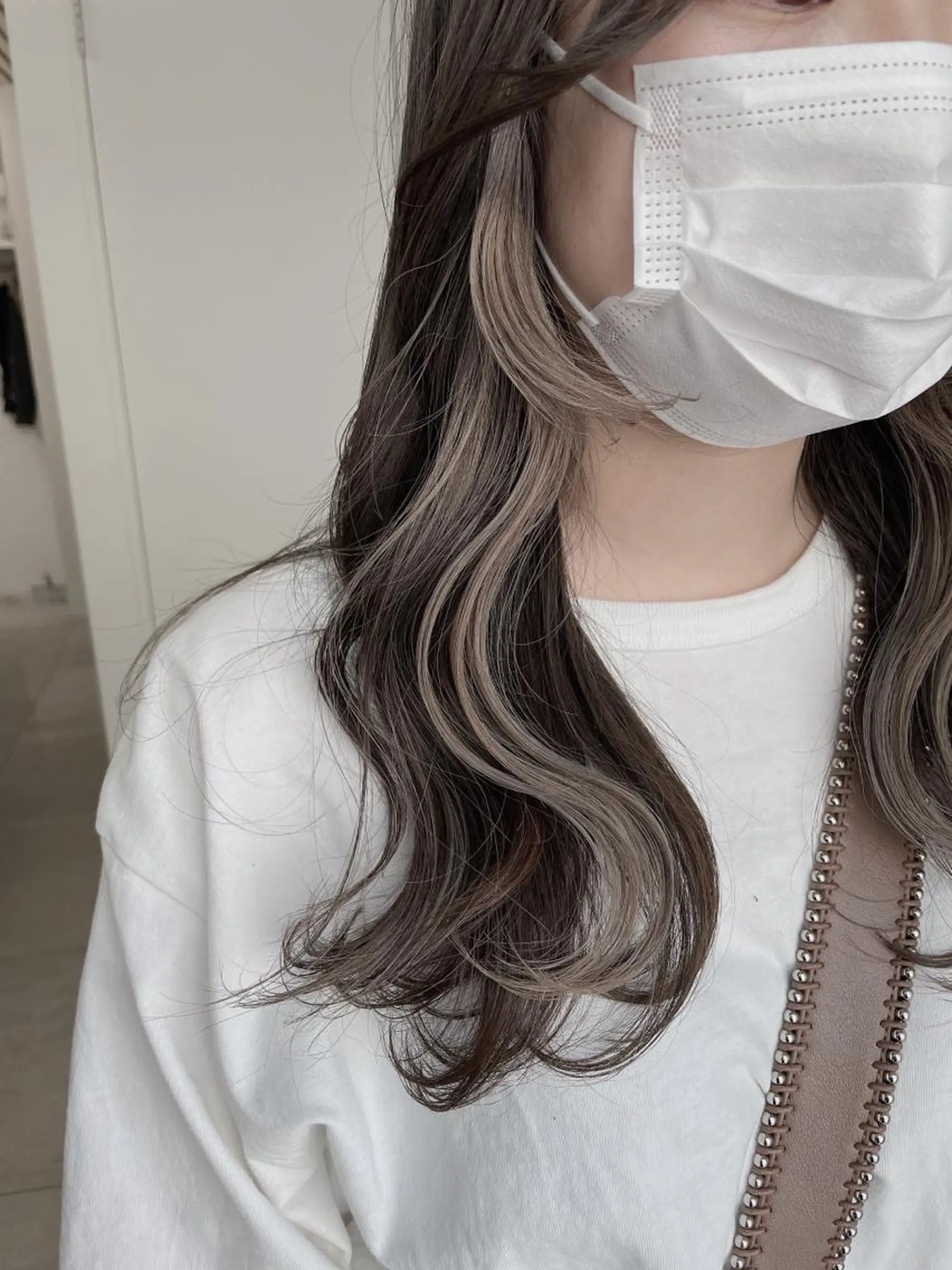 ミディアム カラー レイヤーカット 透明感カラーのヘアスタイル