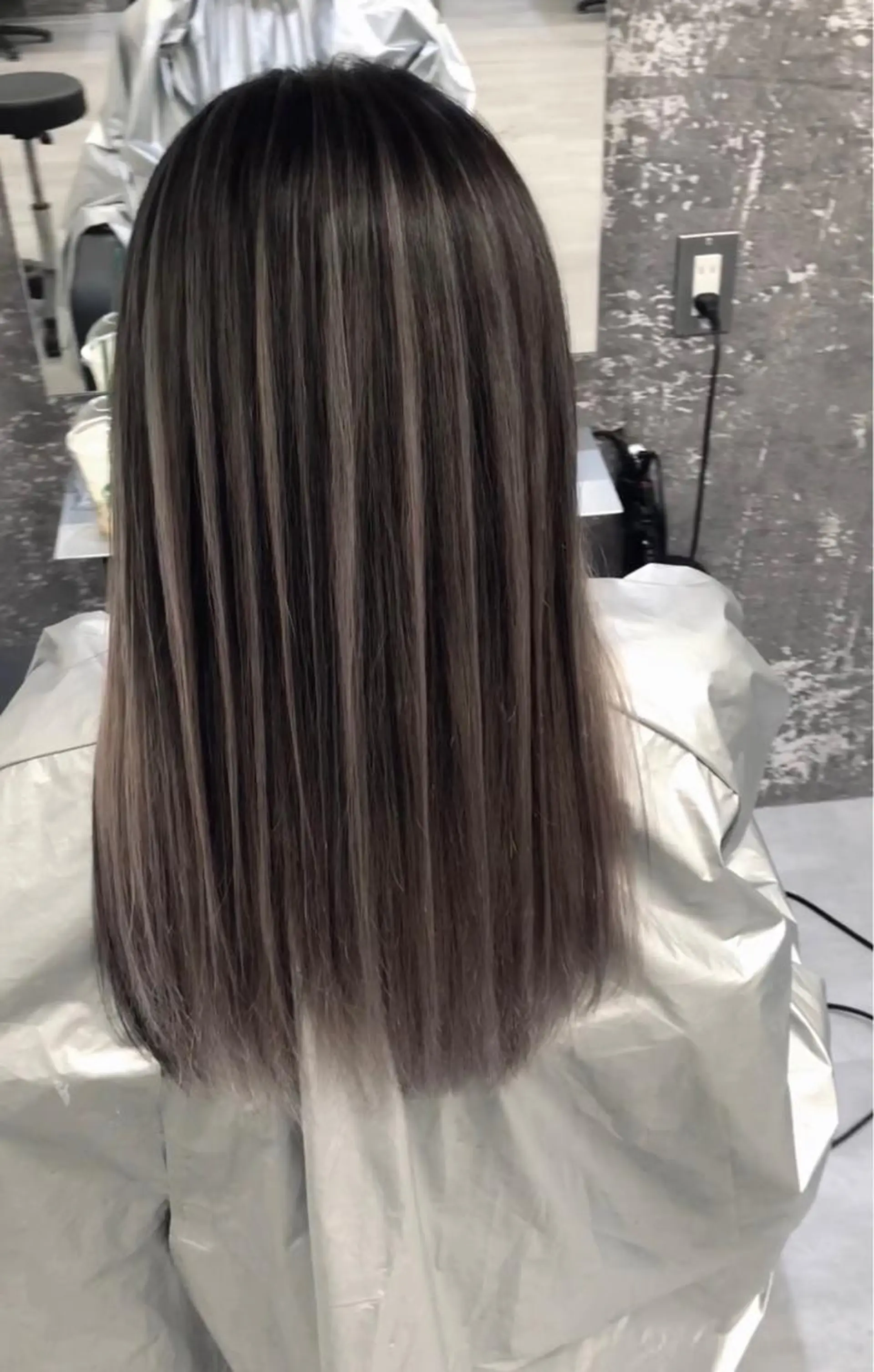 セミロング カラー ヘアアレンジ バレイヤージュ デザインカラー ハイライトカラー 外国人風カラー ハイライト アンドウ ユウ/ レイヤーカット/韓国のヘアスタイル