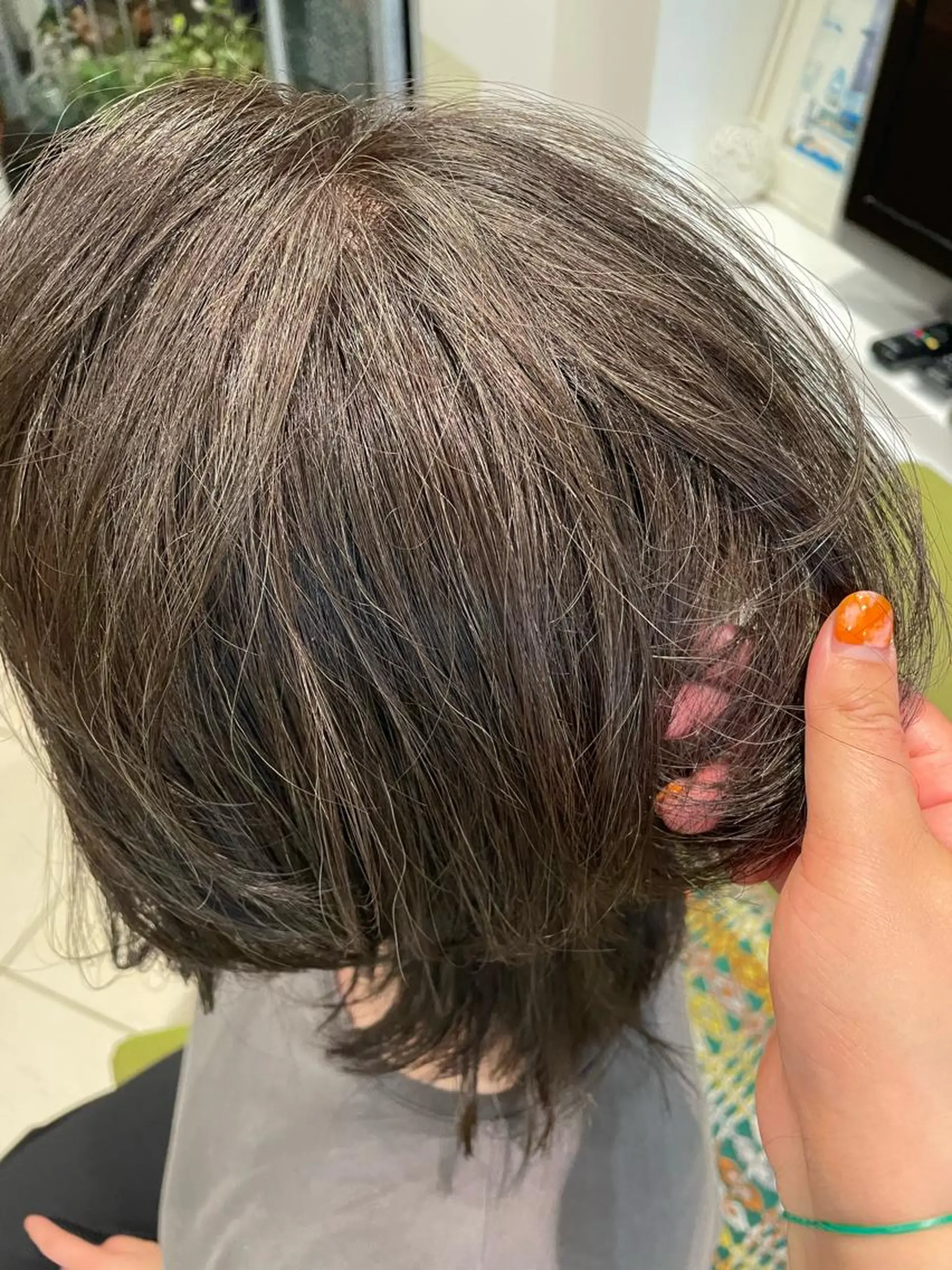 カラー 柿坂 華のヘアスタイル