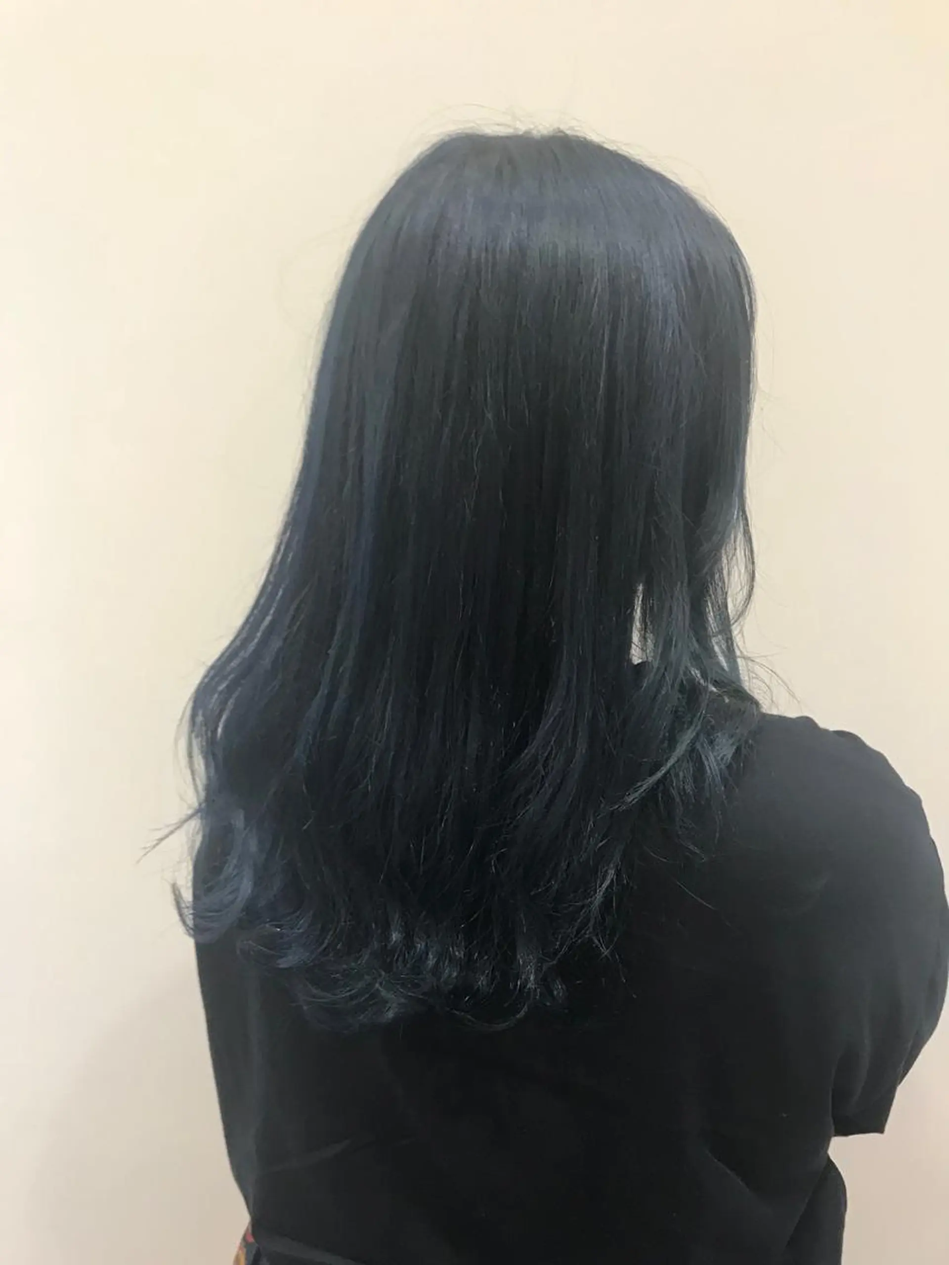 セミロング カラー 黒髪 ブリーチ ブルーカラー 透明感カラー カット ヘアカラー トリートメント sato manamiのヘアスタイル