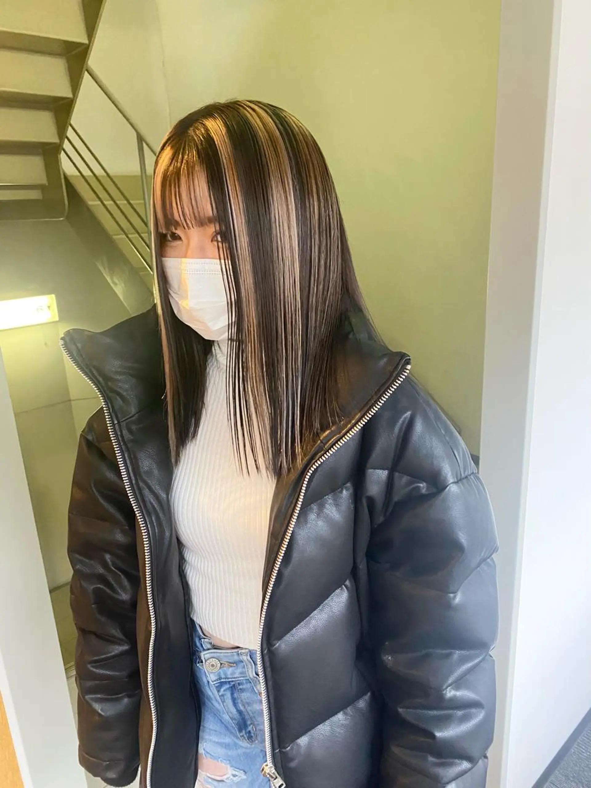 ミディアム カラー パーマ ヘアアレンジ デザインカラー/ボブ ブリーチカラー/ユリのヘアスタイル