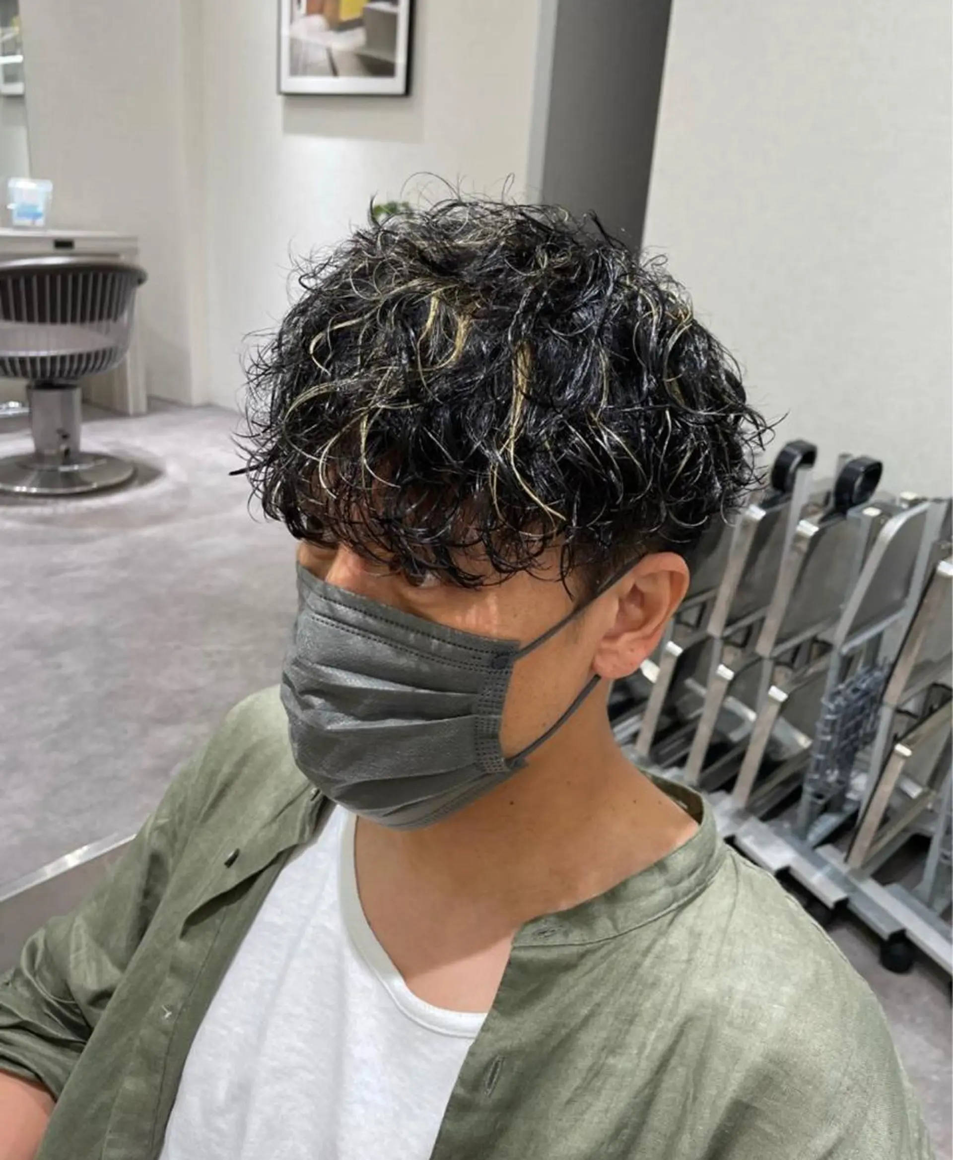 ショート カラー パーマ メンズ メンズメッシュ メンズパーマ 波巻きパーマ メッシュ カット ヘアカラー パーマ メンズ特化/矢場町駅 徒歩1分/岡本一真のヘアスタイル