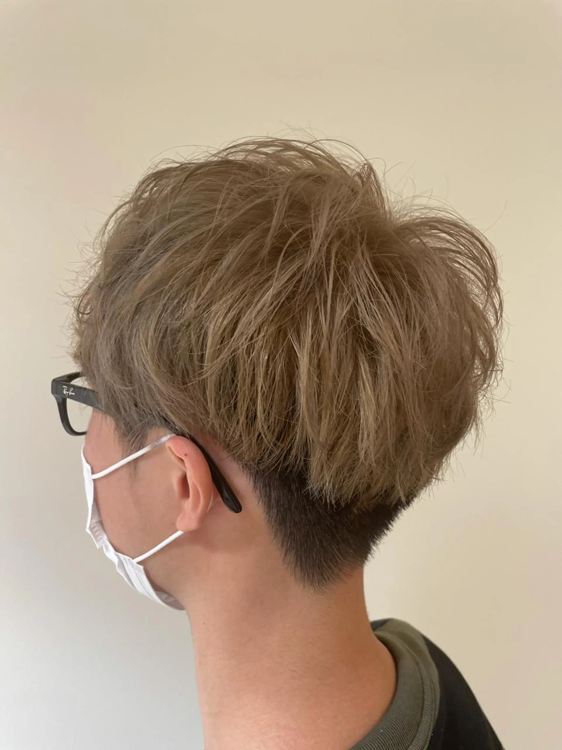 ショート カラー メンズ メンズブリーチ アッシュ 黒髪 ブリーチ 成田で1番お悩み解決 の髪へ導くみつきのヘアスタイル