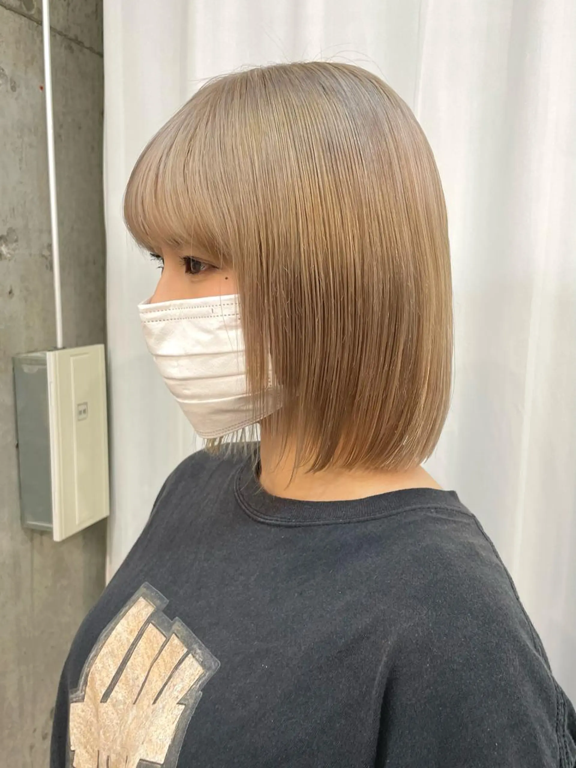 ショート カラー ベージュカラー ミルクティーベージュ SHOTO ハイトー ン/ブロンドカラーのヘアスタイル