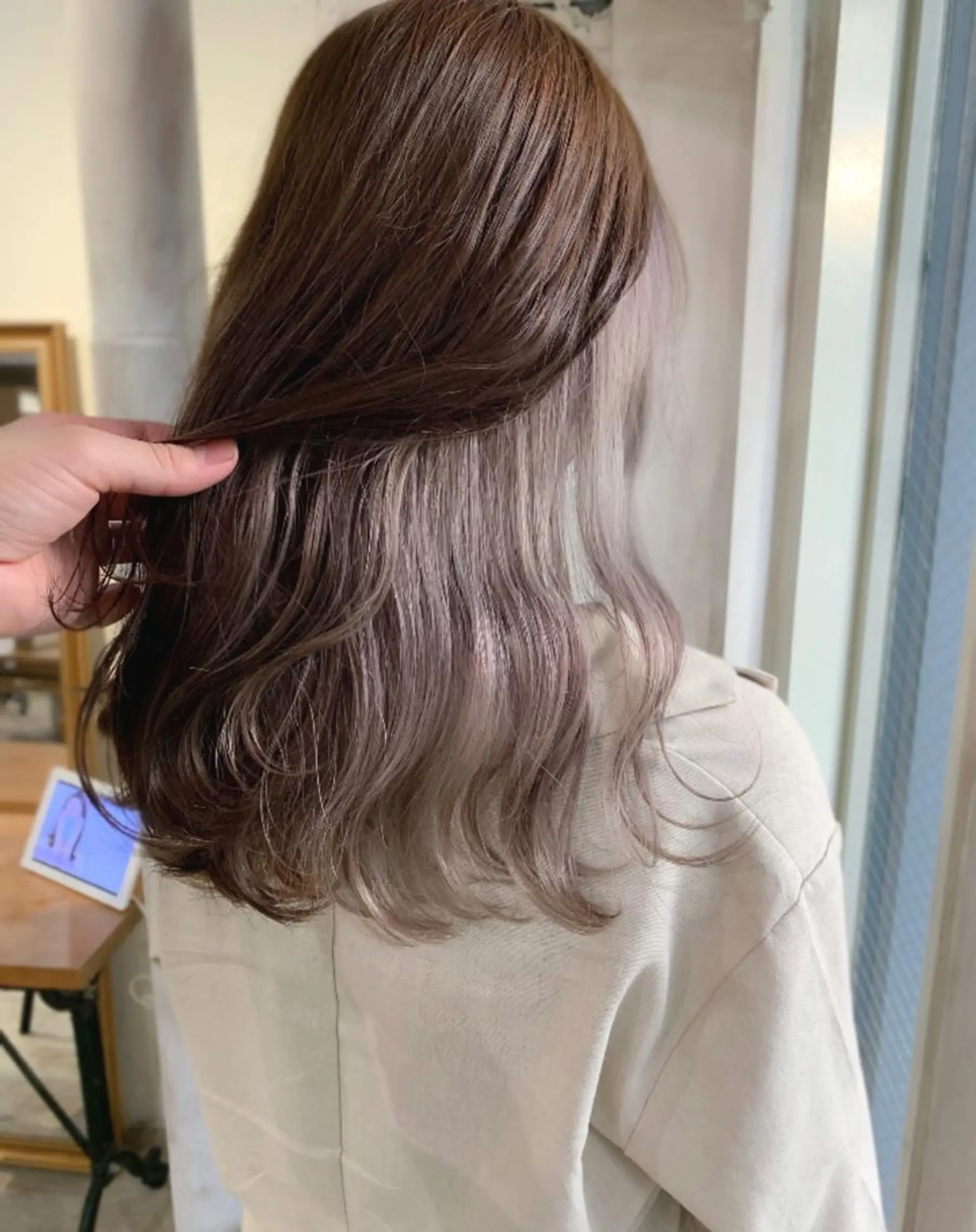 セミロング カラー ベージュカラー インナーカラー ミルクティーベージュ トリートメント /カラー/NAOKIのヘアスタイル