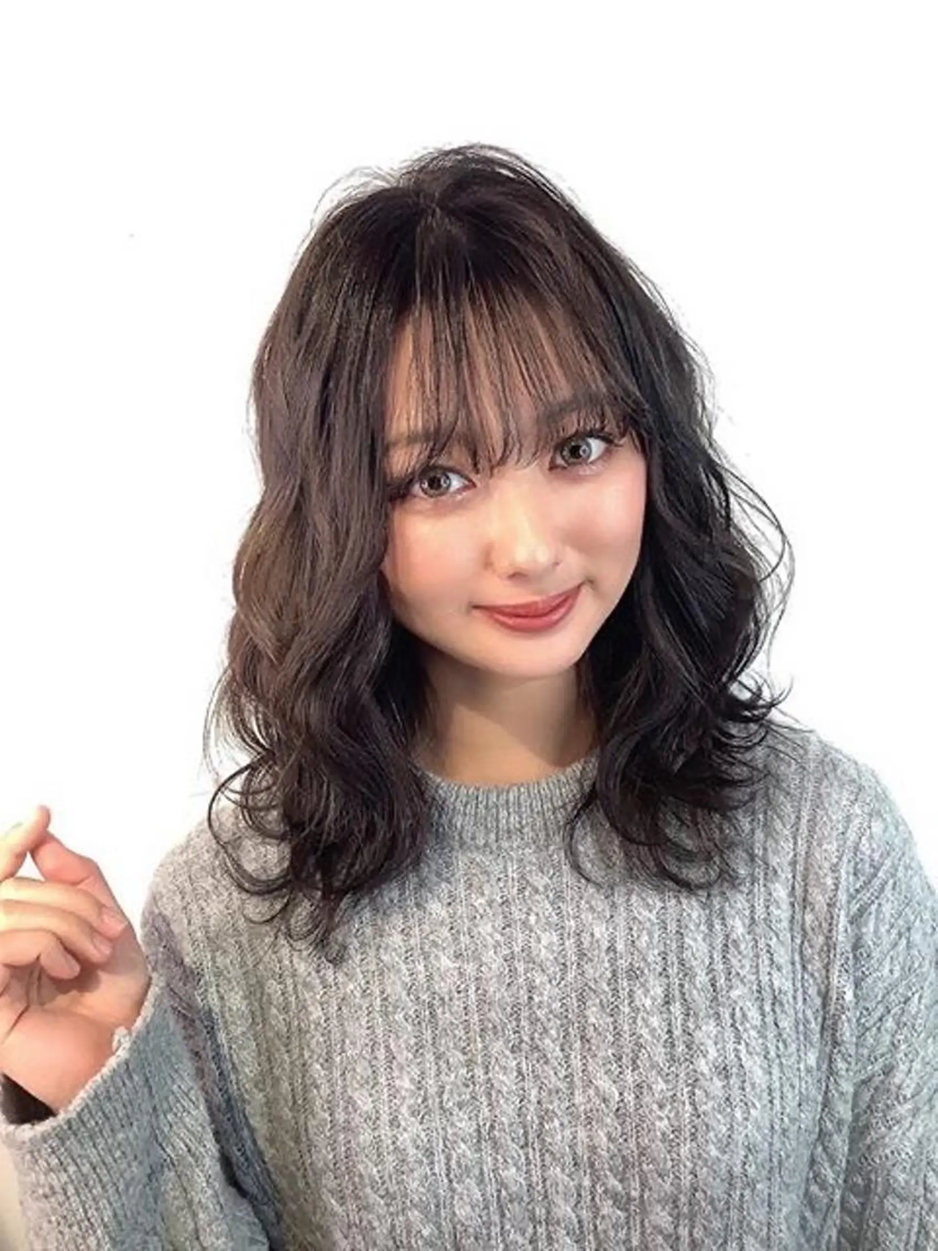 ミディアム ＿WHITE鳳店 アンダーバーホワイトのヘアスタイル