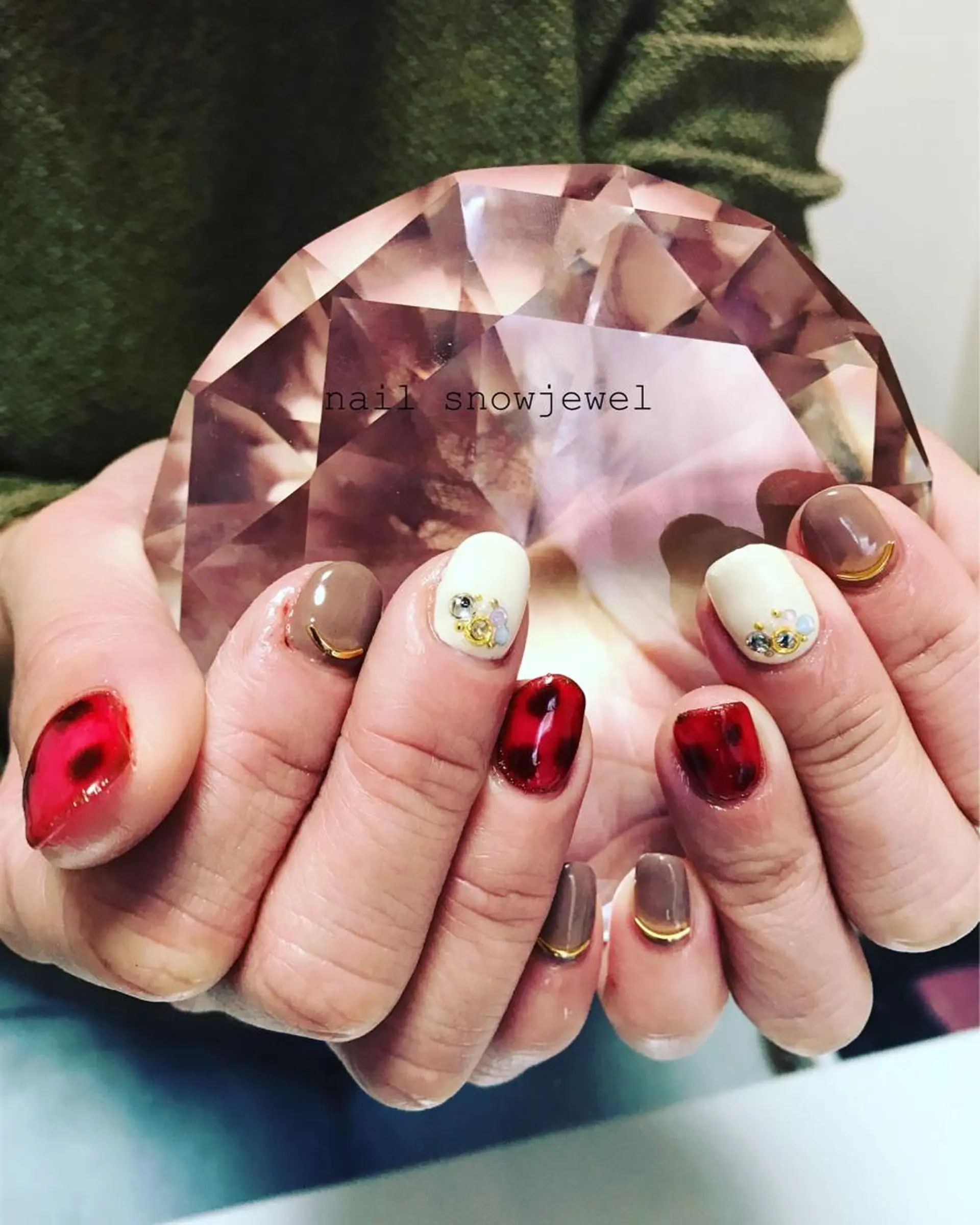 ネイル べっ甲ネイル 赤色 nail snowjewelのネイルデザイン