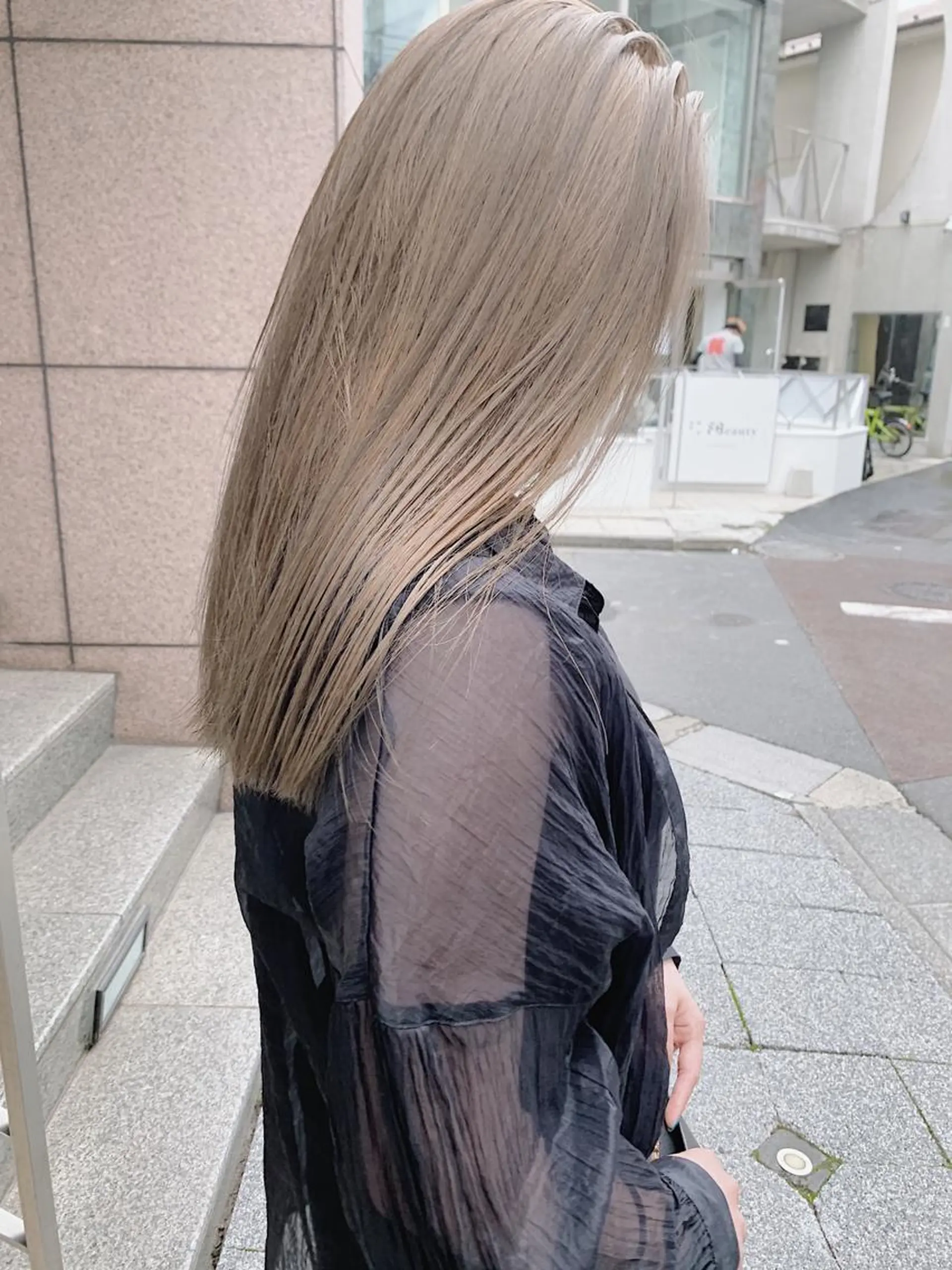 セミロング カラー ネイル マツエク・マツパ ハイトーンボブ 前田 表参道　グレージュのヘアスタイル
