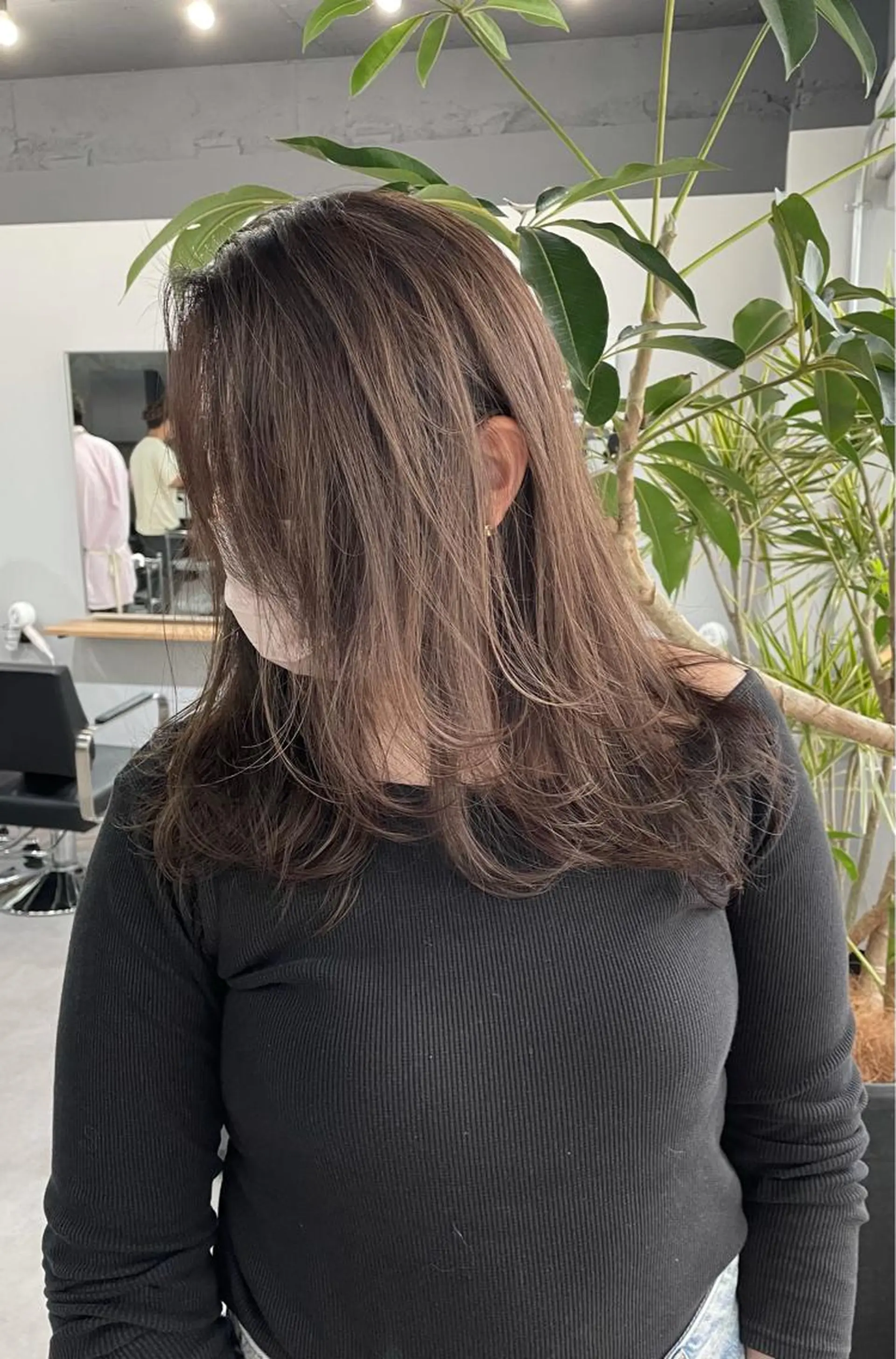 ミディアム カラー ベージュカラー ミルクティーベージュ カット ヘアカラー トリートメント 西村あきや トレンド韓国ヘアのヘアスタイル