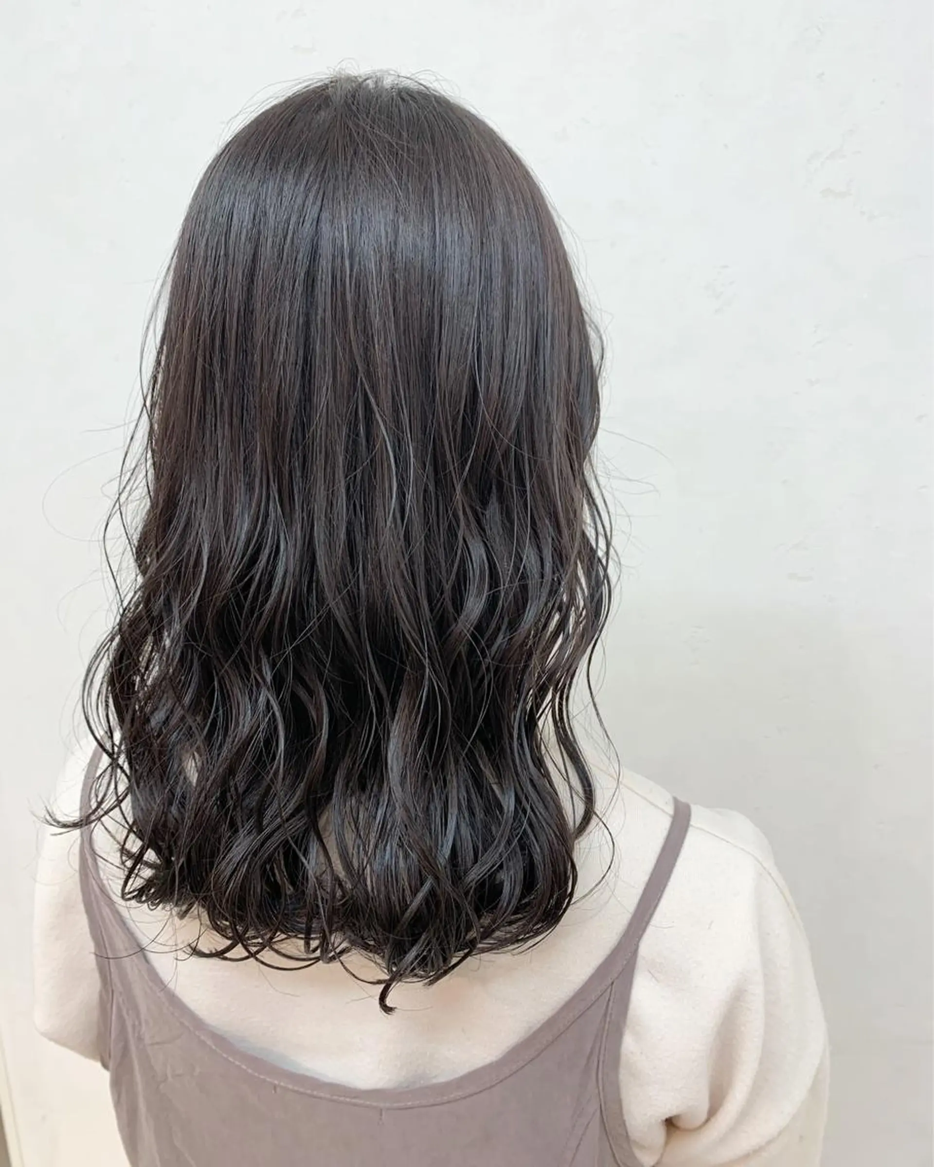 セミロング セミロングパーマ 透明感ハイライト◎ 伊藤夏海のヘアスタイル