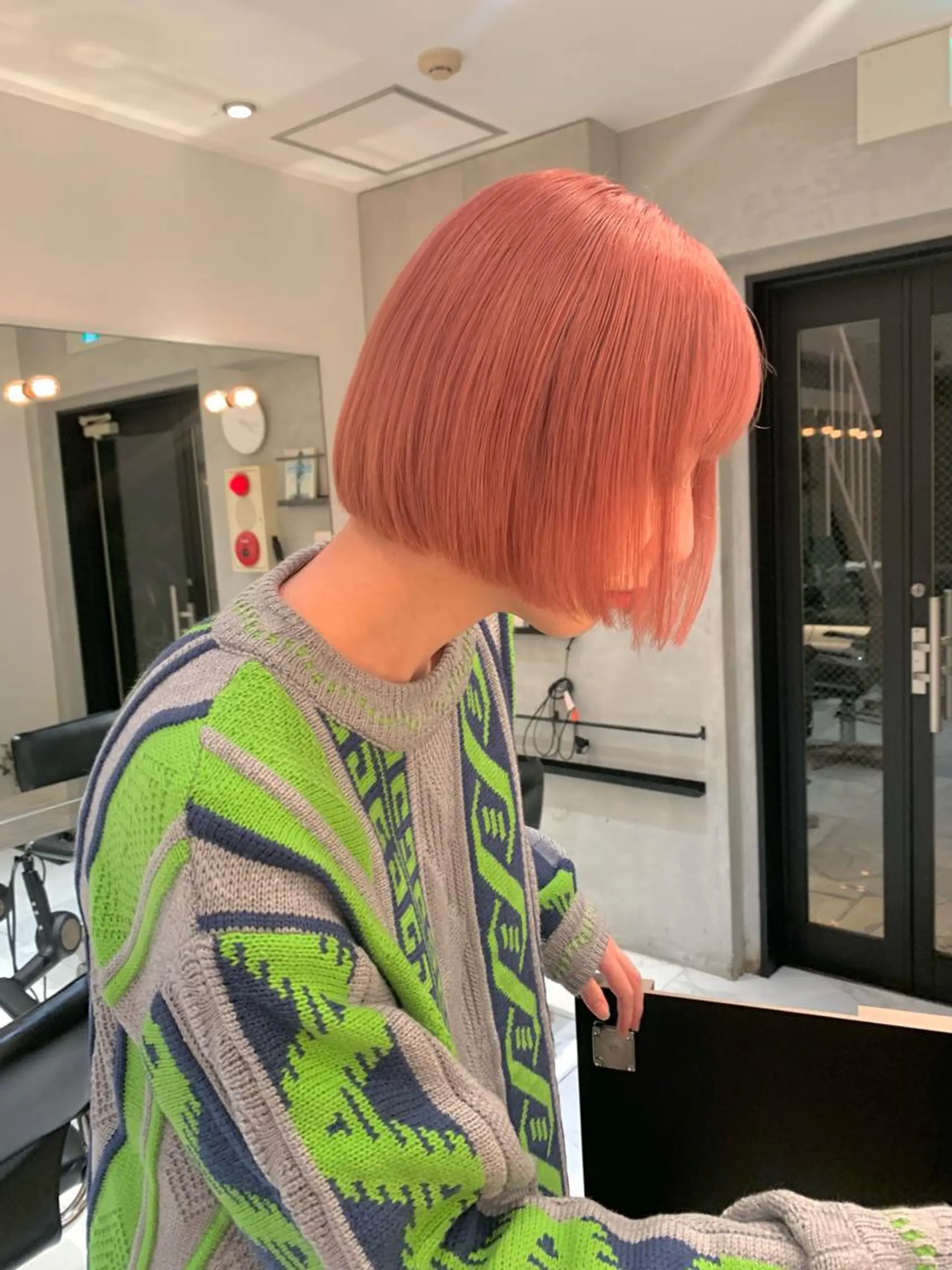 ミディアム カット ヘアカラー トリートメント 淡いハイトーンカラー レイヤーカットゆうかのヘアスタイル