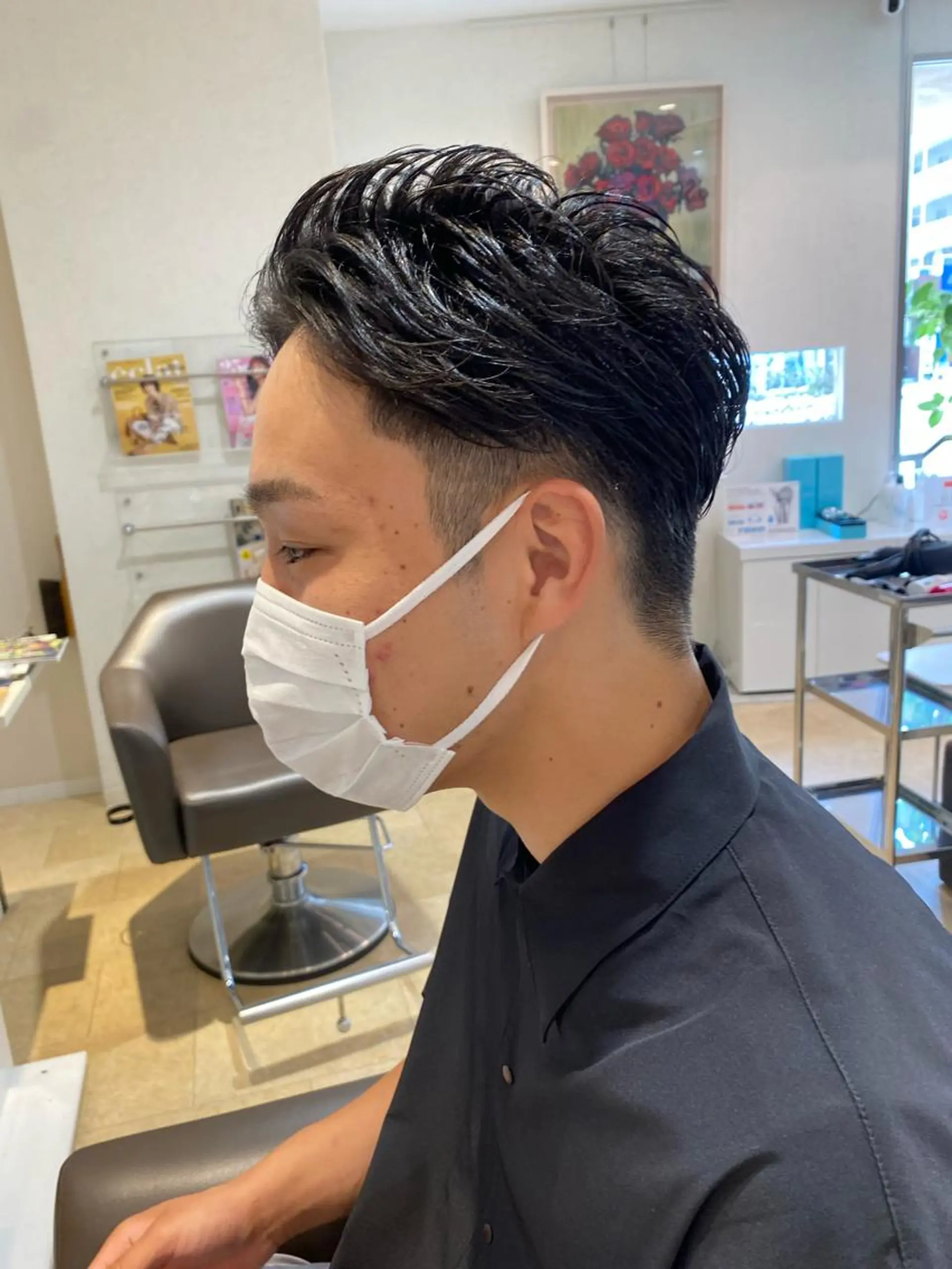 ショート カラー パーマ ヘアアレンジ メンズ キッズ ネイル マツエク・マツパ 韓国🇰🇷レイヤー カットオリーブカラーのヘアスタイル