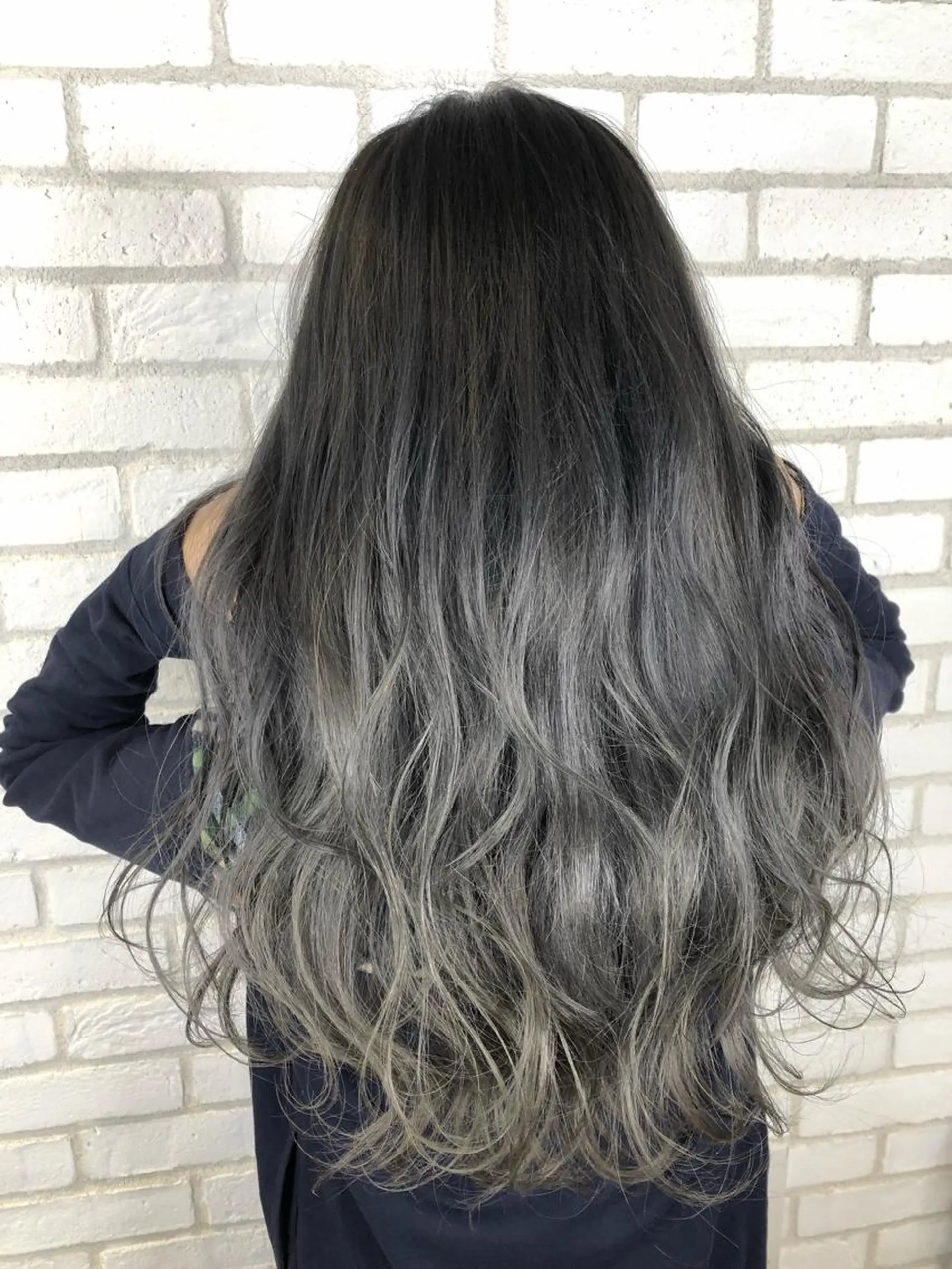 ロング カラー 小島 侑衣のヘアスタイル