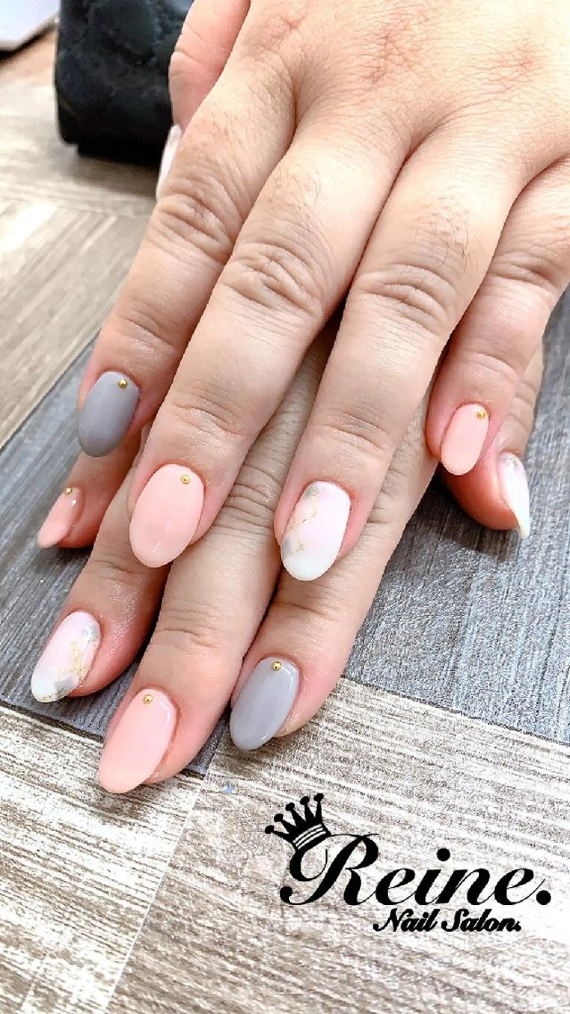 ネイル Nailsalon Reine所属・玉栄 伶奈のネイルデザイン