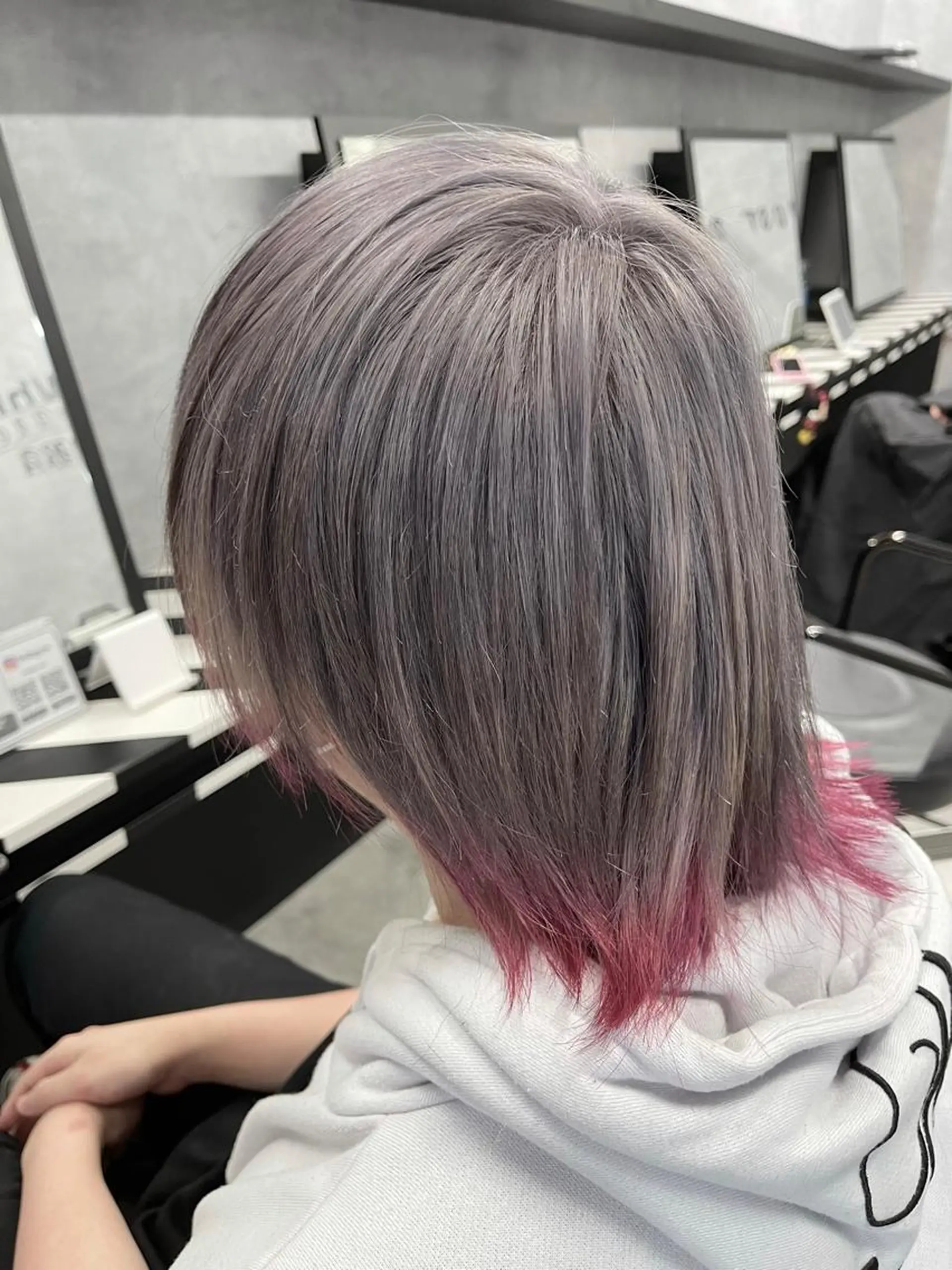 ショート カラー 韓国風カラー 韓国風ヘア カット ヘアカラー トリートメント オフホワイトアンドなんば所属・福西 洋斗のヘアスタイル