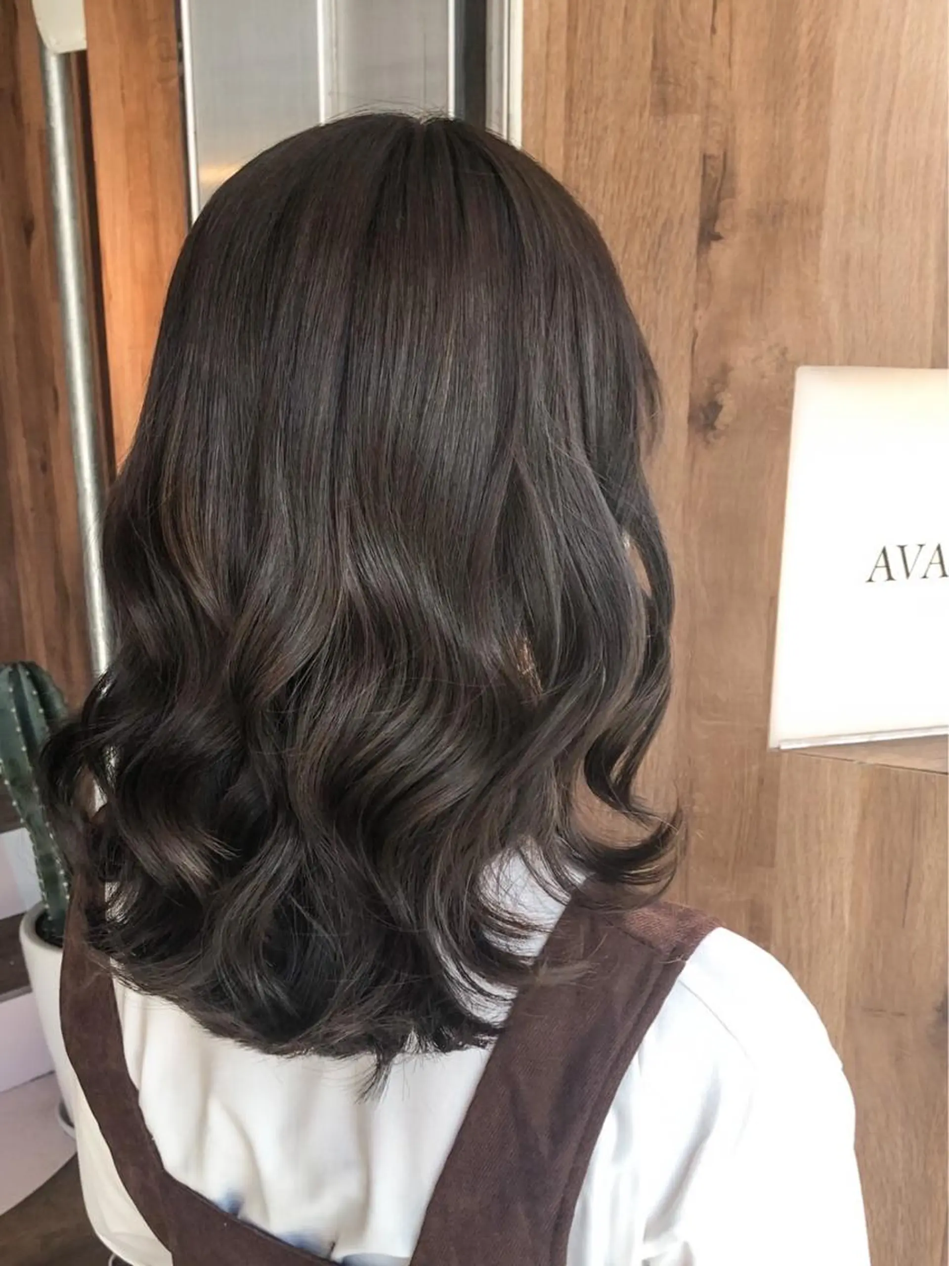 セミロング カラー 関 彩花のヘアスタイル