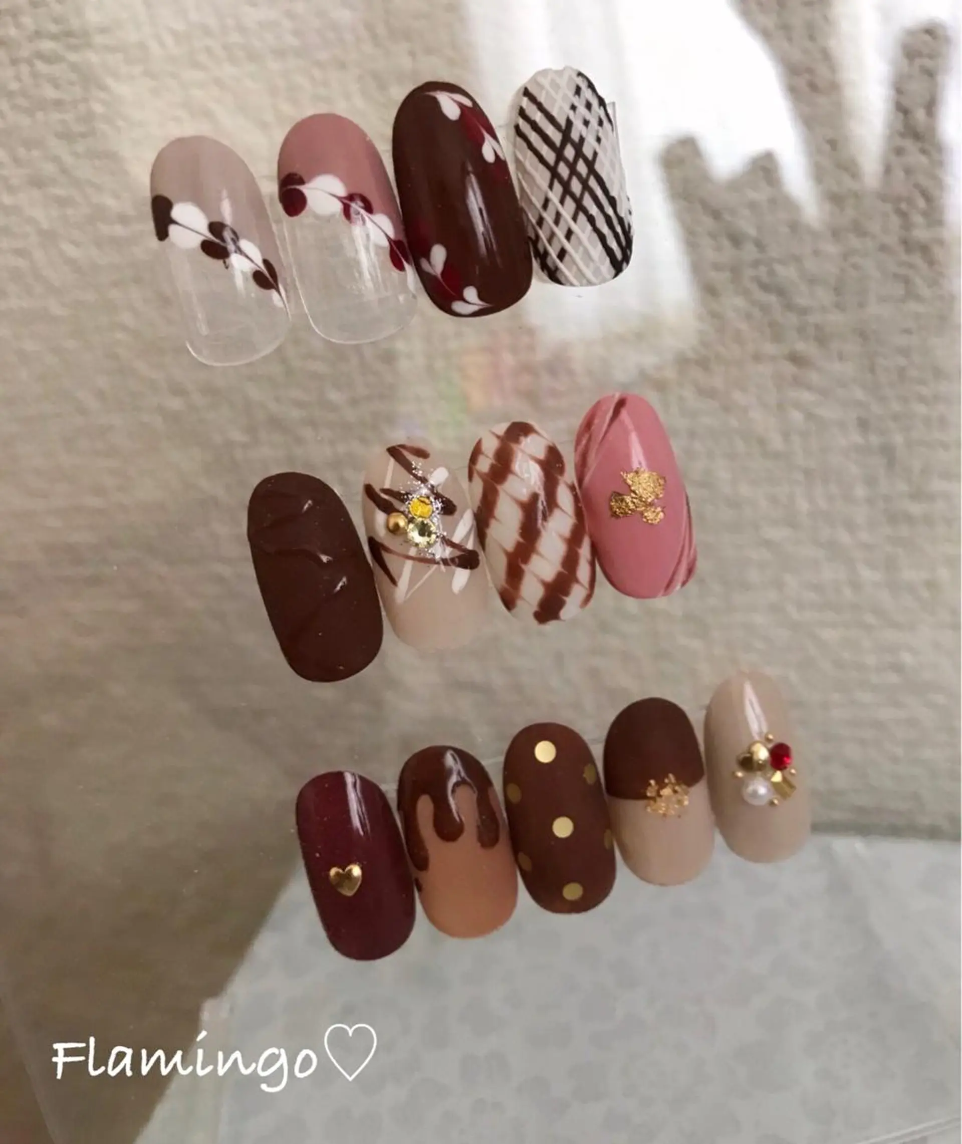 ネイル アートネイル ブラウン ハート ワンカラーネイル ピーコックネイル フィルイン／自爪育成 ／爪に優しい施術のネイルデザイン