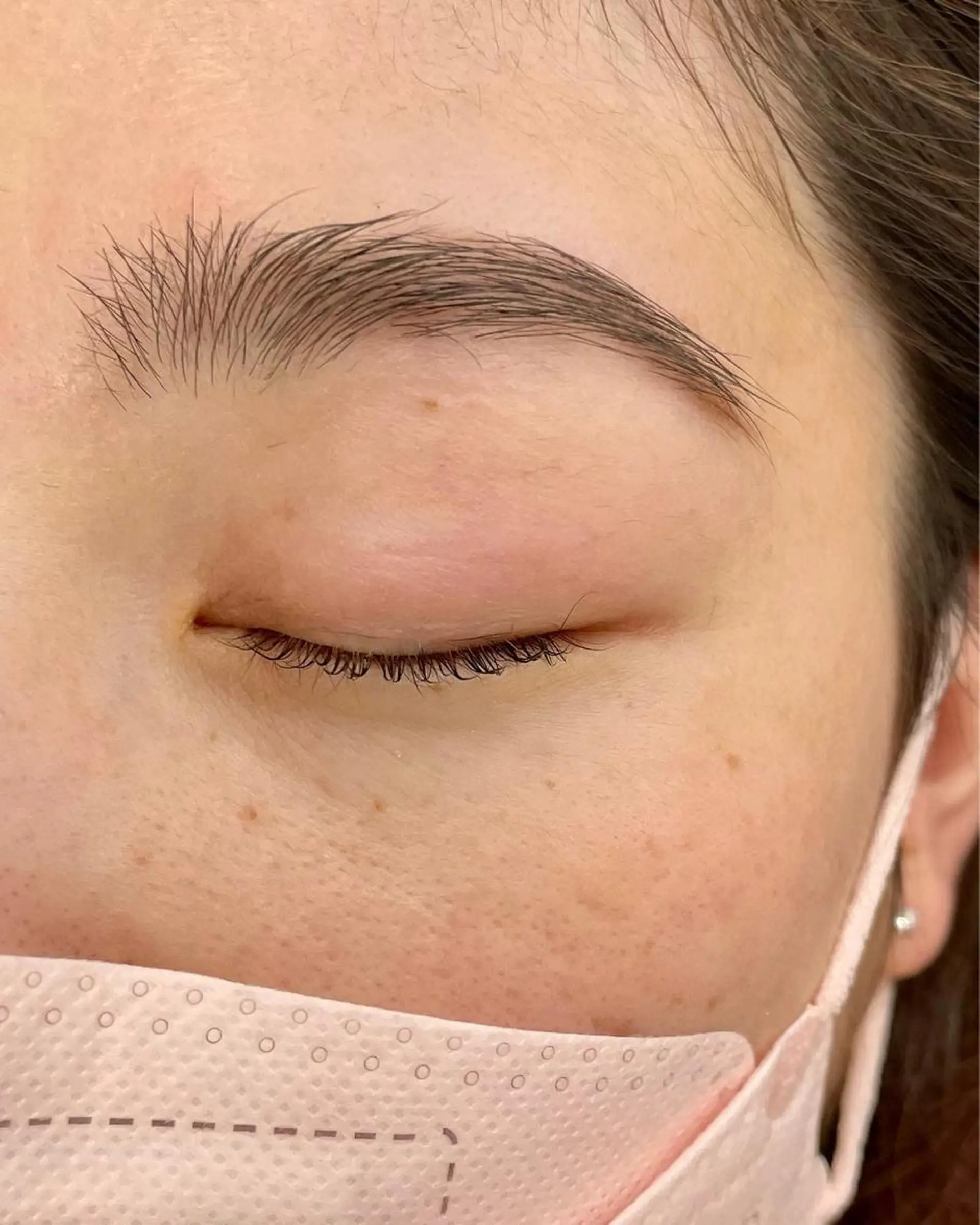 アイブロウ 鍵山 千秋のヘアスタイル