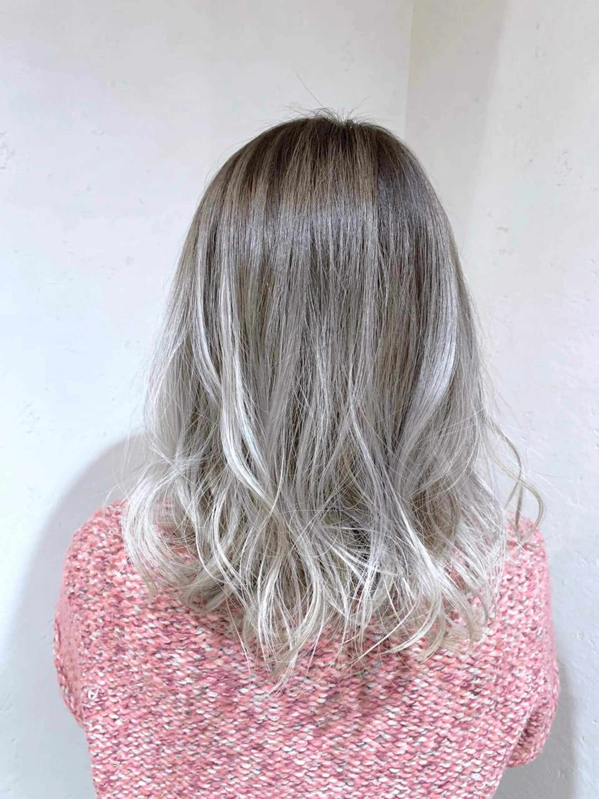 ミディアム カラー パーマ ヘアアレンジ ベージュカラー ホワイトベージュ ヘアカラー トリートメント 縮毛矯正/美髪 髪質改善/石田幸輔のヘアスタイル