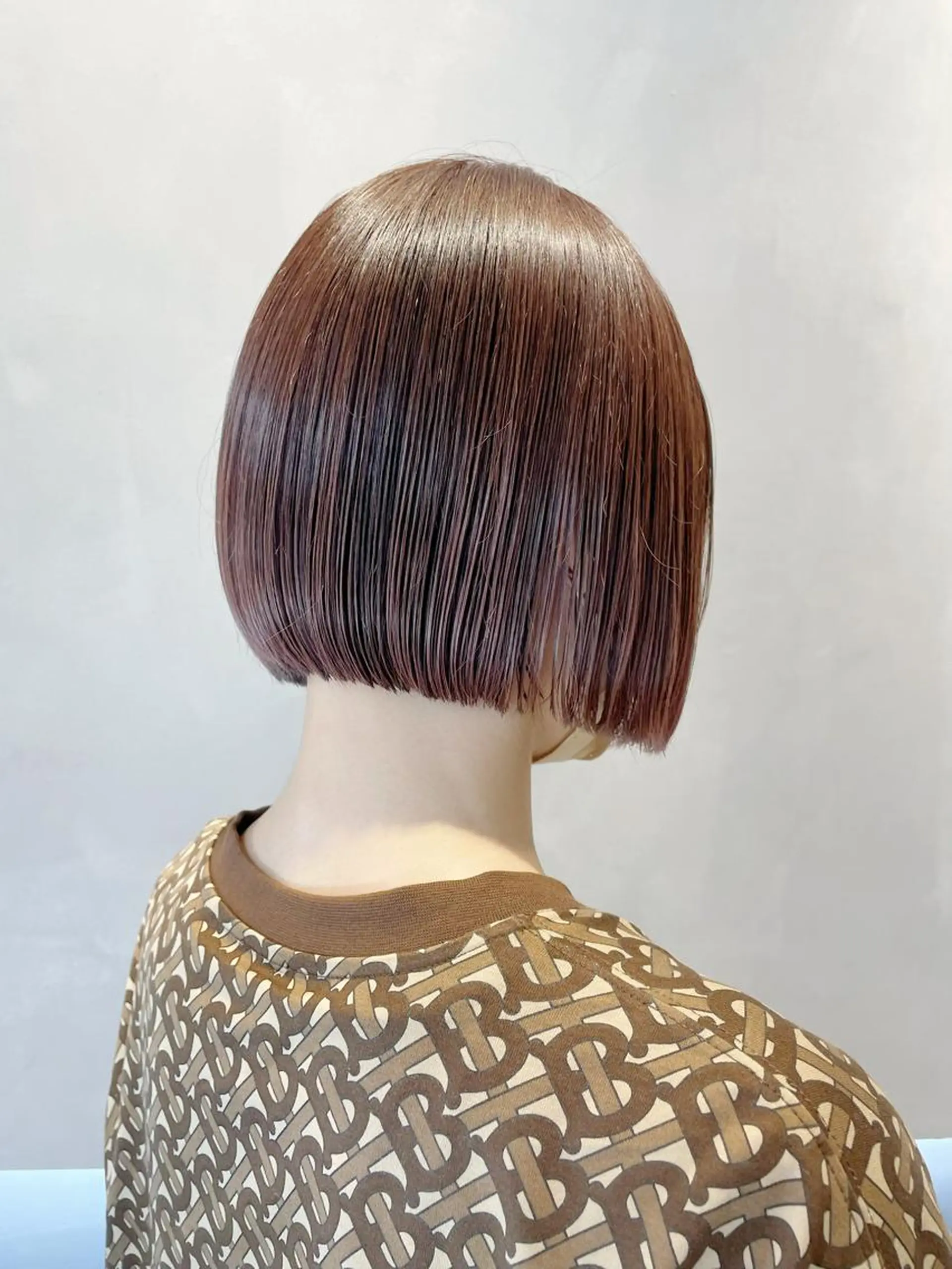 ショート 切りっぱなしボブ ボブ salowin銀座6丁目所属・ベージュカラー銀座 Megumiのヘアスタイル