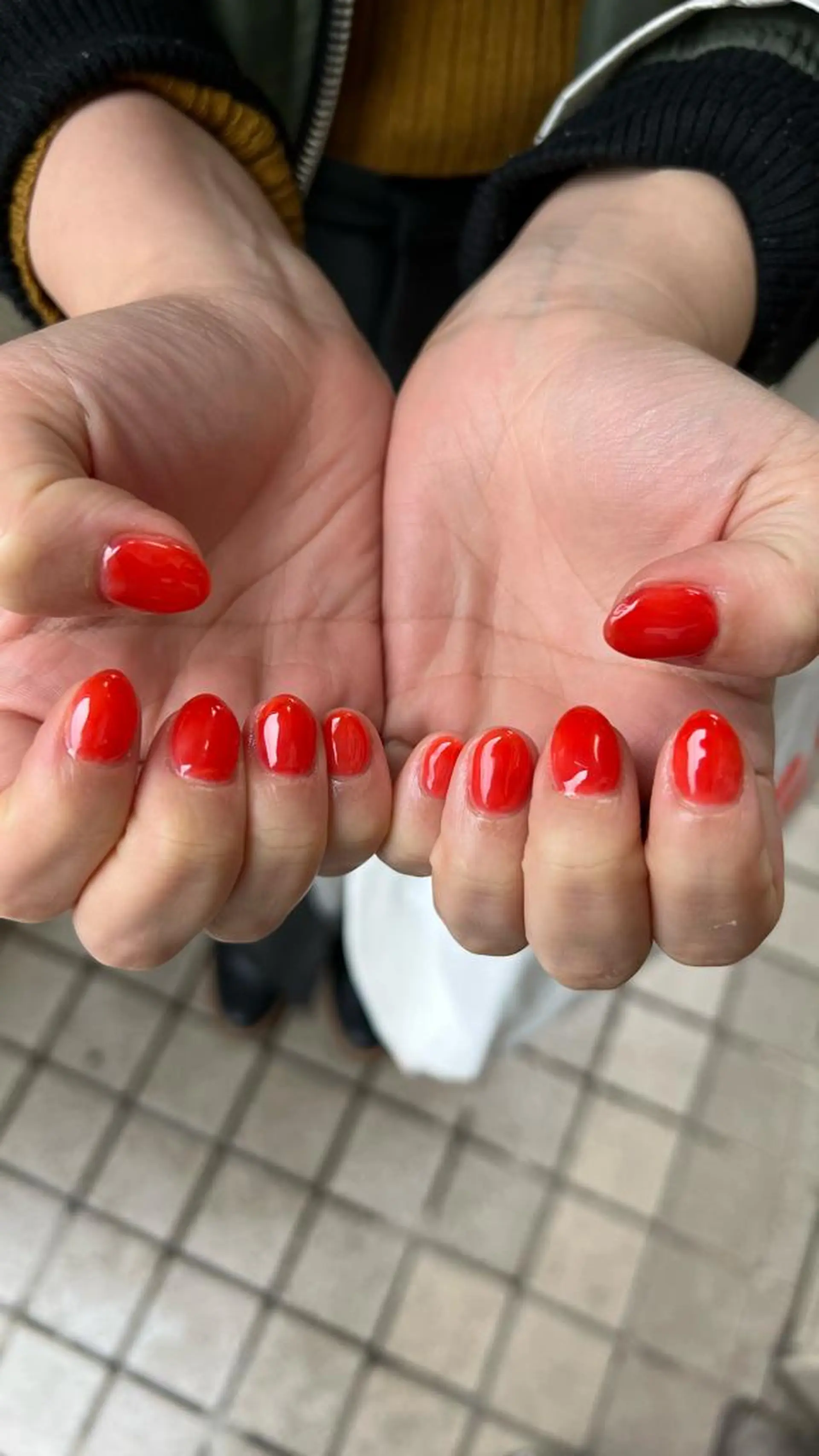 ネイル オレンジ 赤色 暖色ｶﾗｰ/ﾚｲﾔｰ ｶｯﾄ/Yunaのヘアスタイル