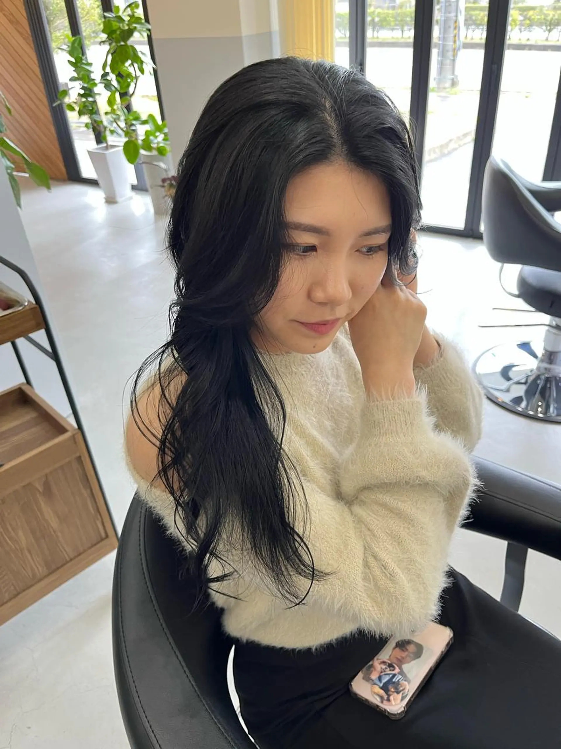 ロング カラー 黒髪 ブルーカラー ブルーブラック 神谷 夏帆のヘアスタイル