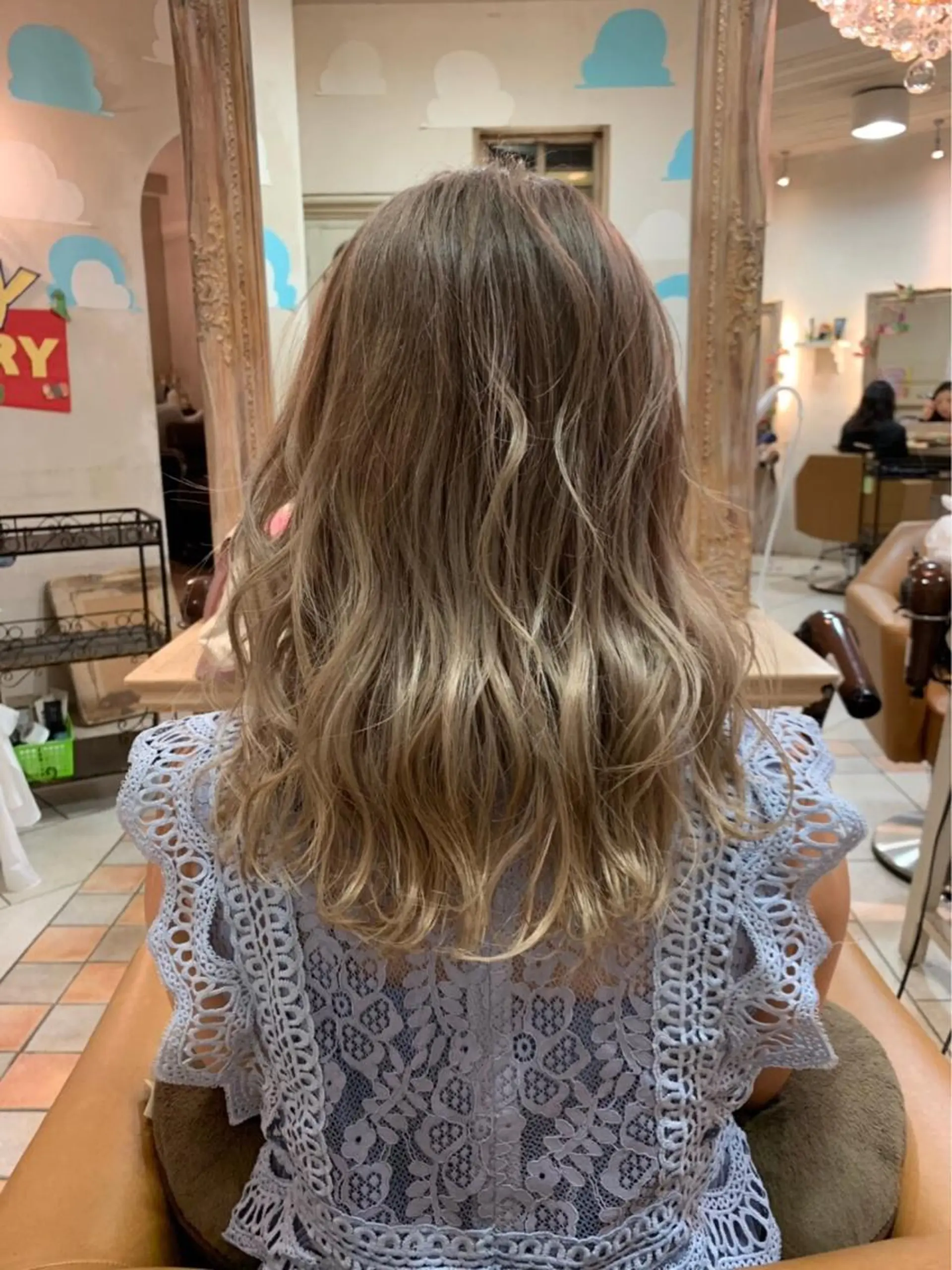 セミロング カラー ベージュカラー ミルクティーベージュ 森 早希絵のヘアスタイル