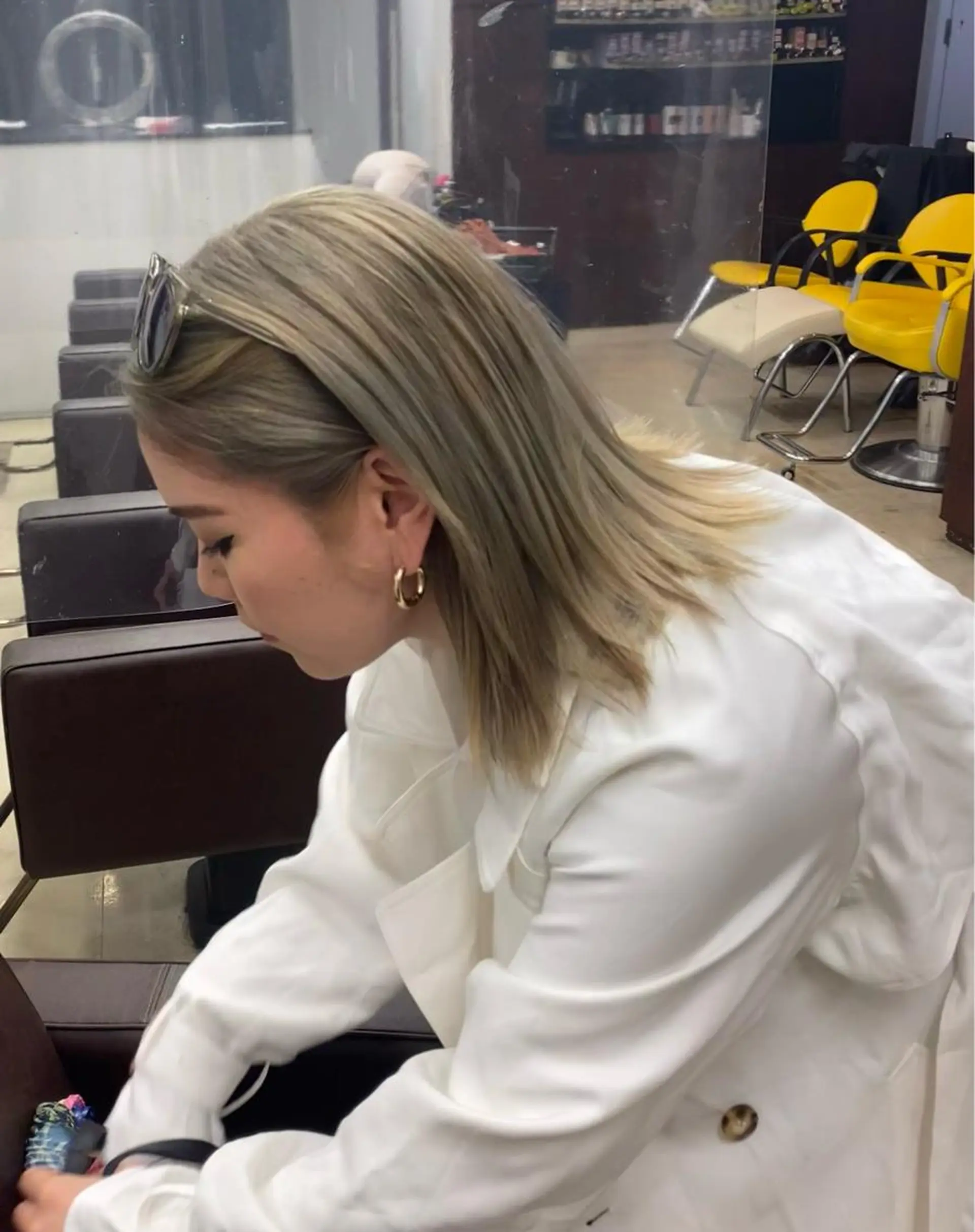 ミディアム カラー ブリーチ ブロンド ダブルカラー 産休の為お休みです! 小島凜のヘアスタイル