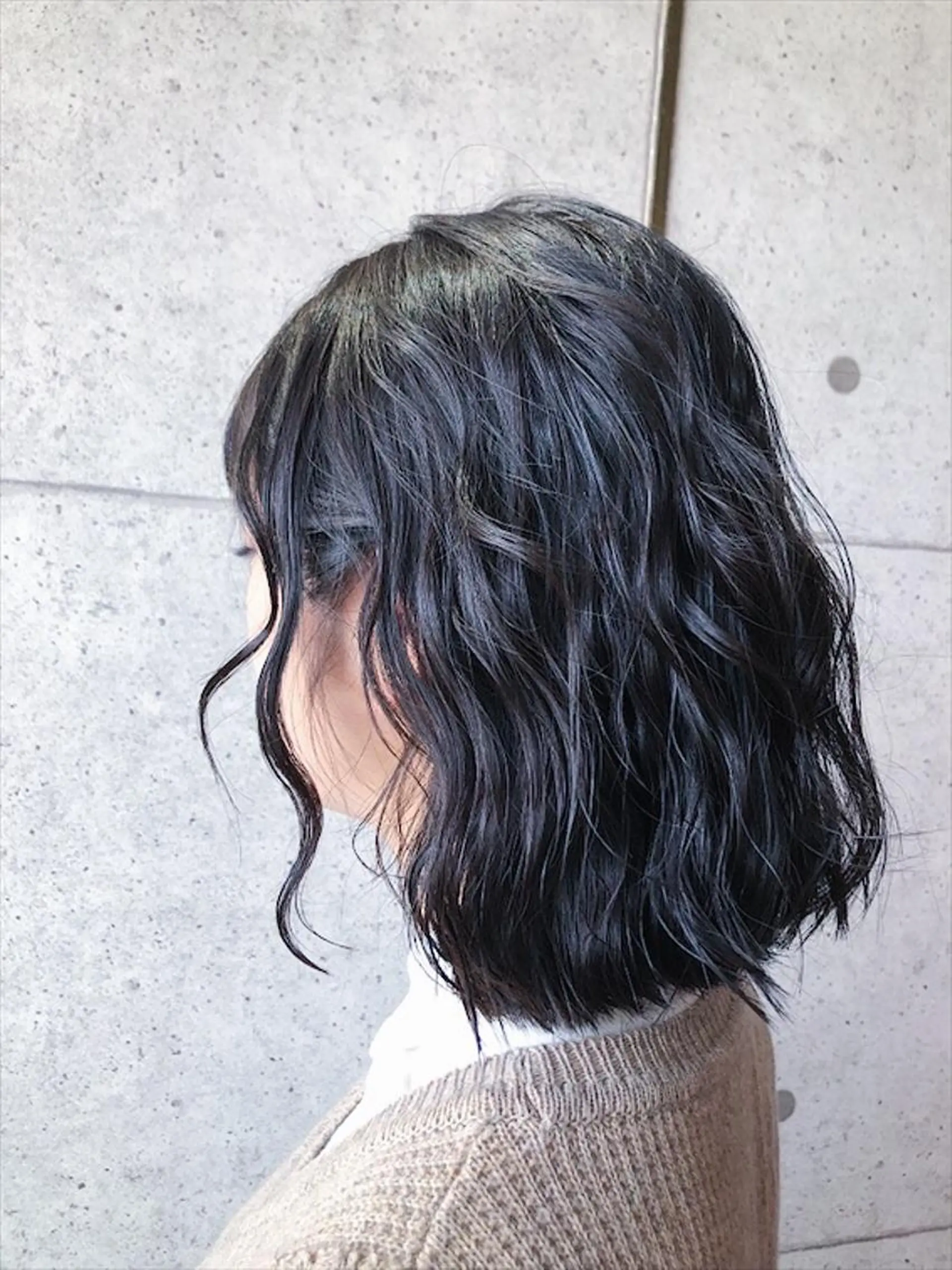 ミディアム カラー 黒髪 ブルーカラー ブルーブラック トリートメント 福森 みずきのヘアスタイル