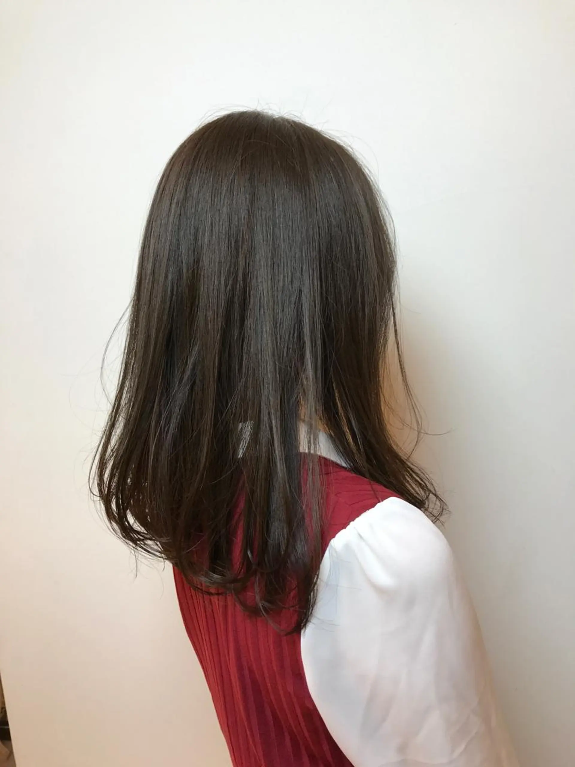 ロング カラー アッシュ 安藤 沙妃のヘアスタイル