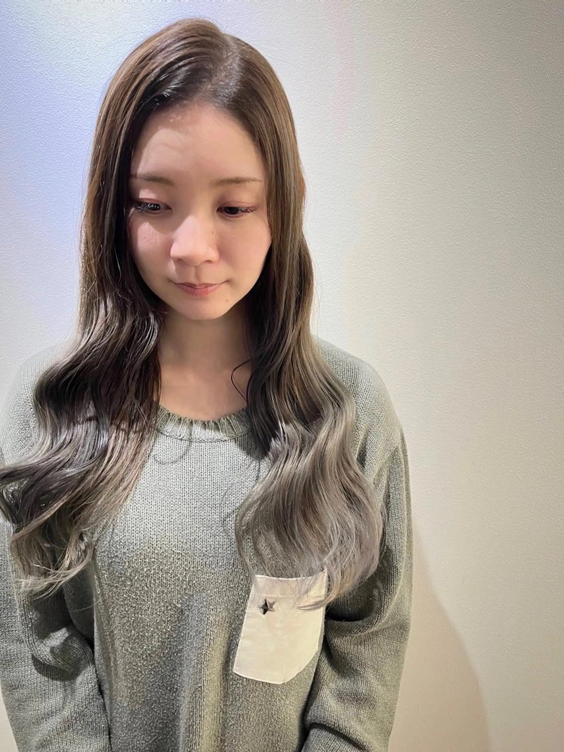 セミロング カラー ブロンド グラデーションカラー ホワイトブロンド カット ヘアカラー トリートメント Libre 西野圭一のヘアスタイル