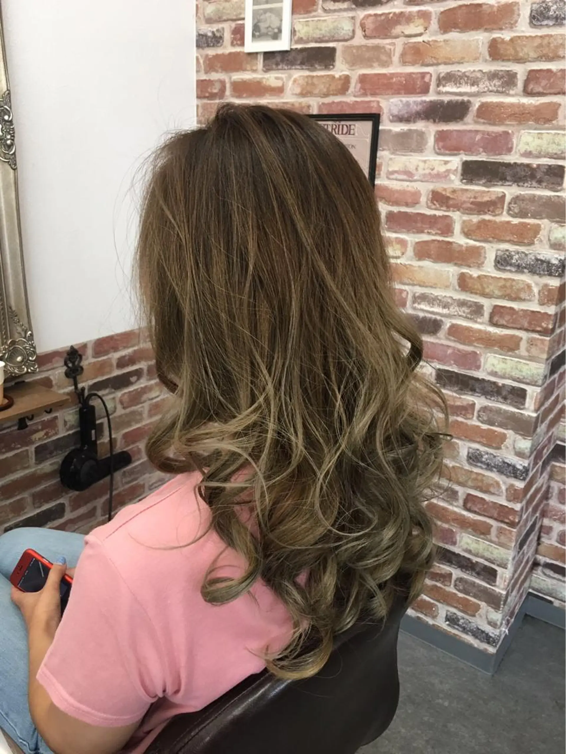 カラー ベージュカラー フォギーベージュ ハイライトカラー 外国人風カラー hairsolon Geminiのヘアスタイル