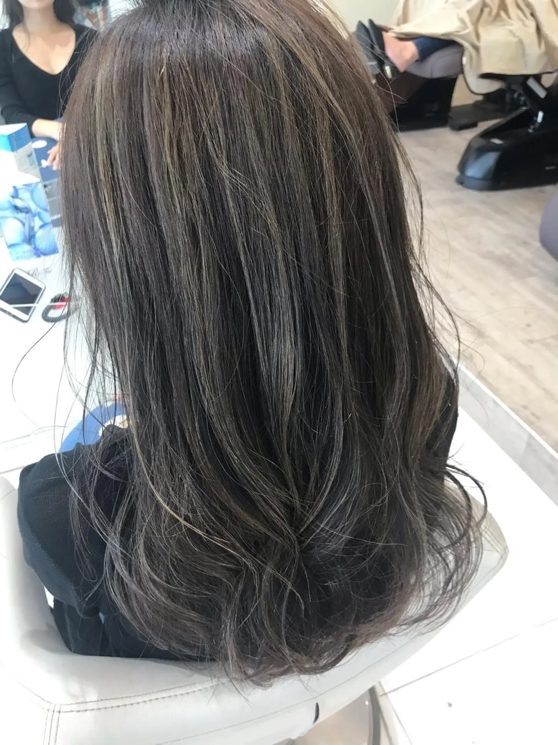 ロング ハイライト ナガイ ユウキのヘアスタイル