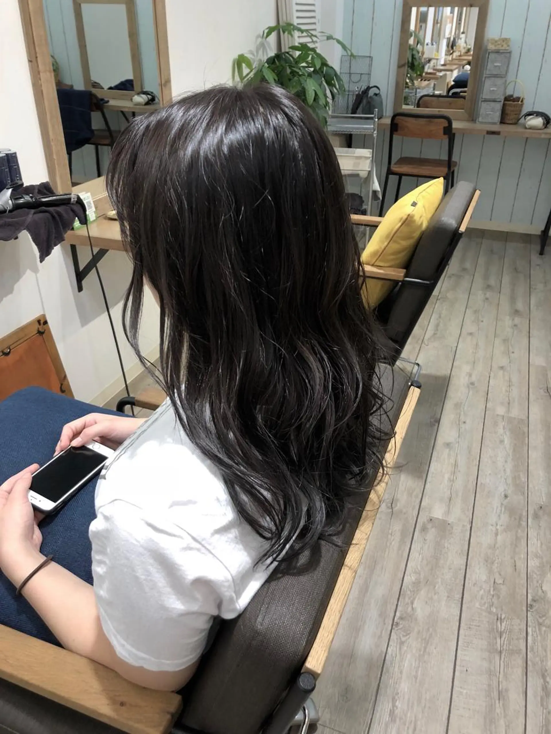 セミロング カラー ヘアアレンジ ダークグレー グラデーションカラー 顔周りカット・相談 レイヤーも◎しずくのヘアスタイル