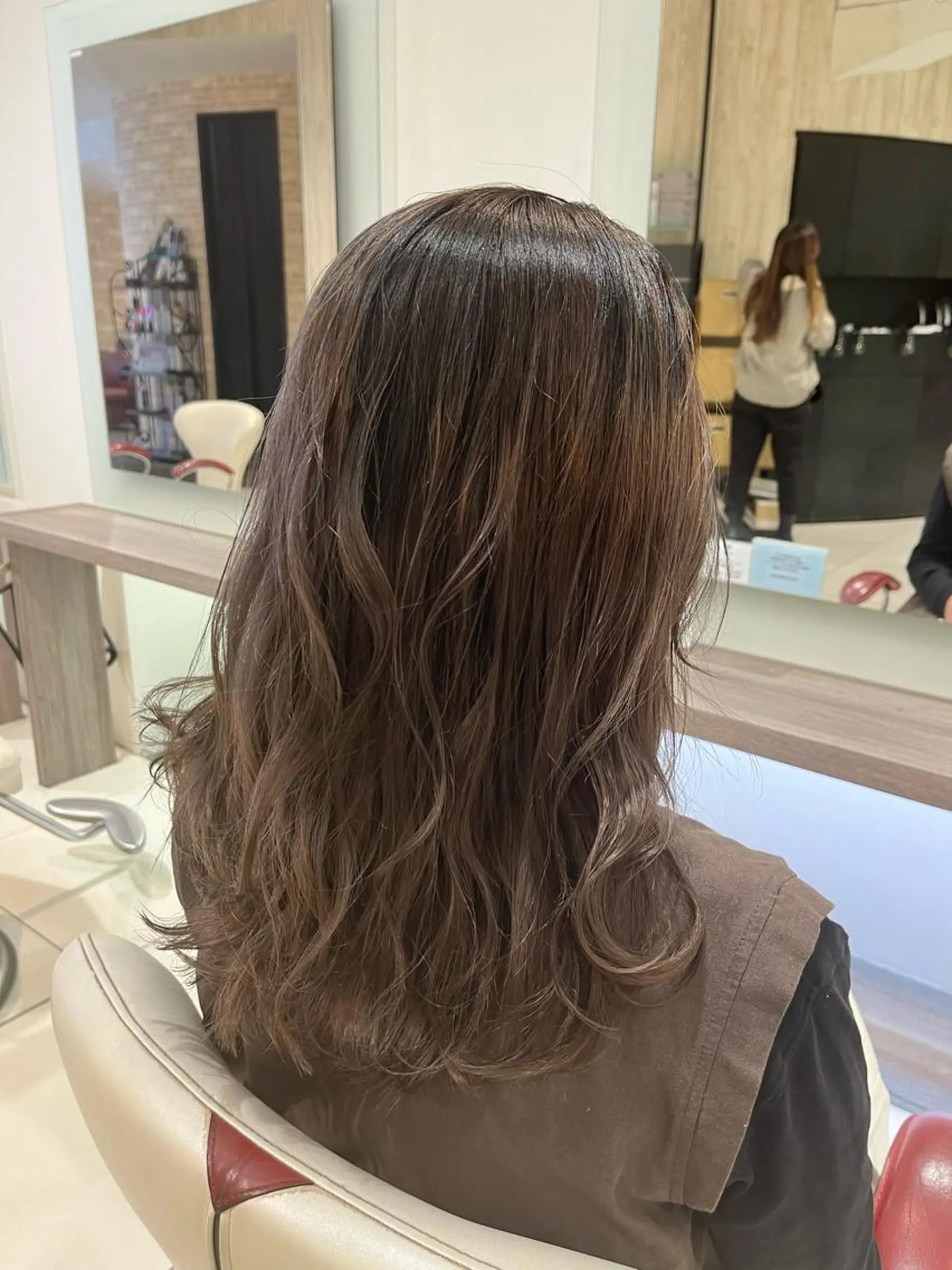 セミロング カラー ヘアアレンジ ブリーチ グレージュ 【艶カラー】石山拓人 /ブリーチのヘアスタイル