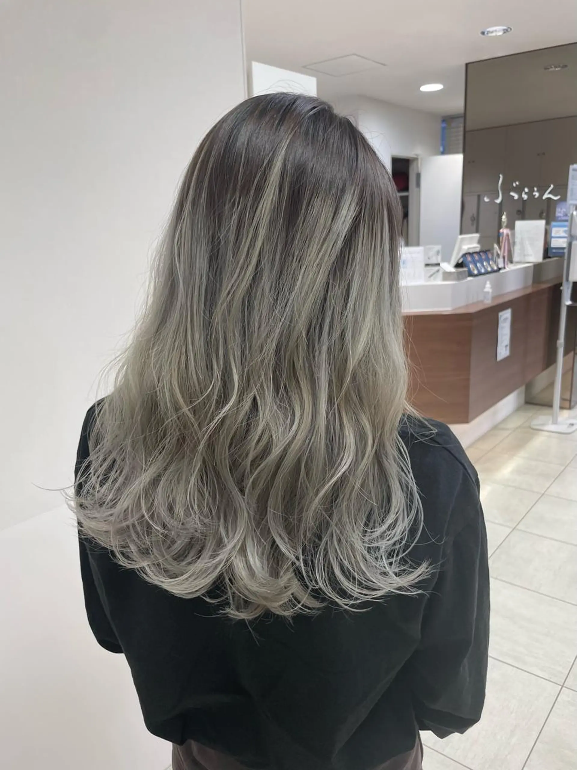 ロング カラー ヘアアレンジ ブリーチ ヘアカラー トリートメント 【Sweep】おじま のぞみのヘアスタイル