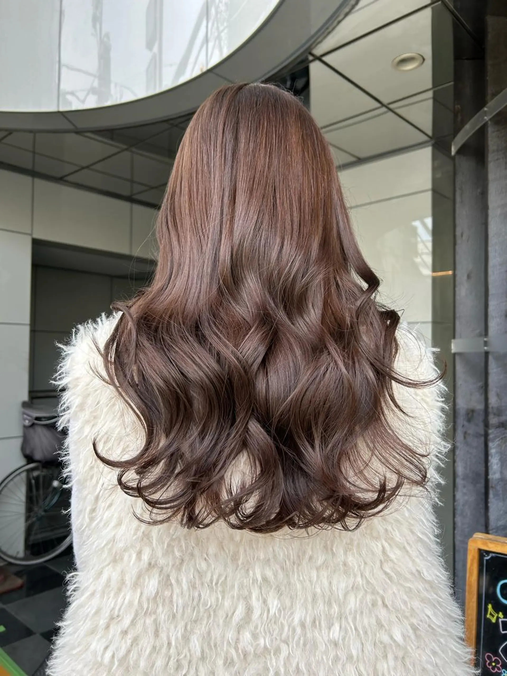 セミロング カラー 山崎 絵莉香のヘアスタイル