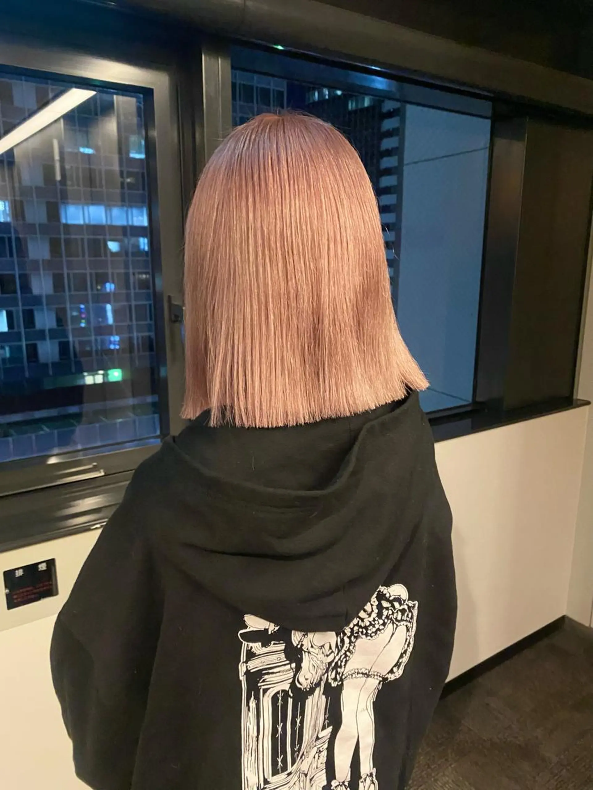 ミディアム カラー パーマ ヘアアレンジ デザインカラー/ボブ ブリーチカラー/ユリのヘアスタイル